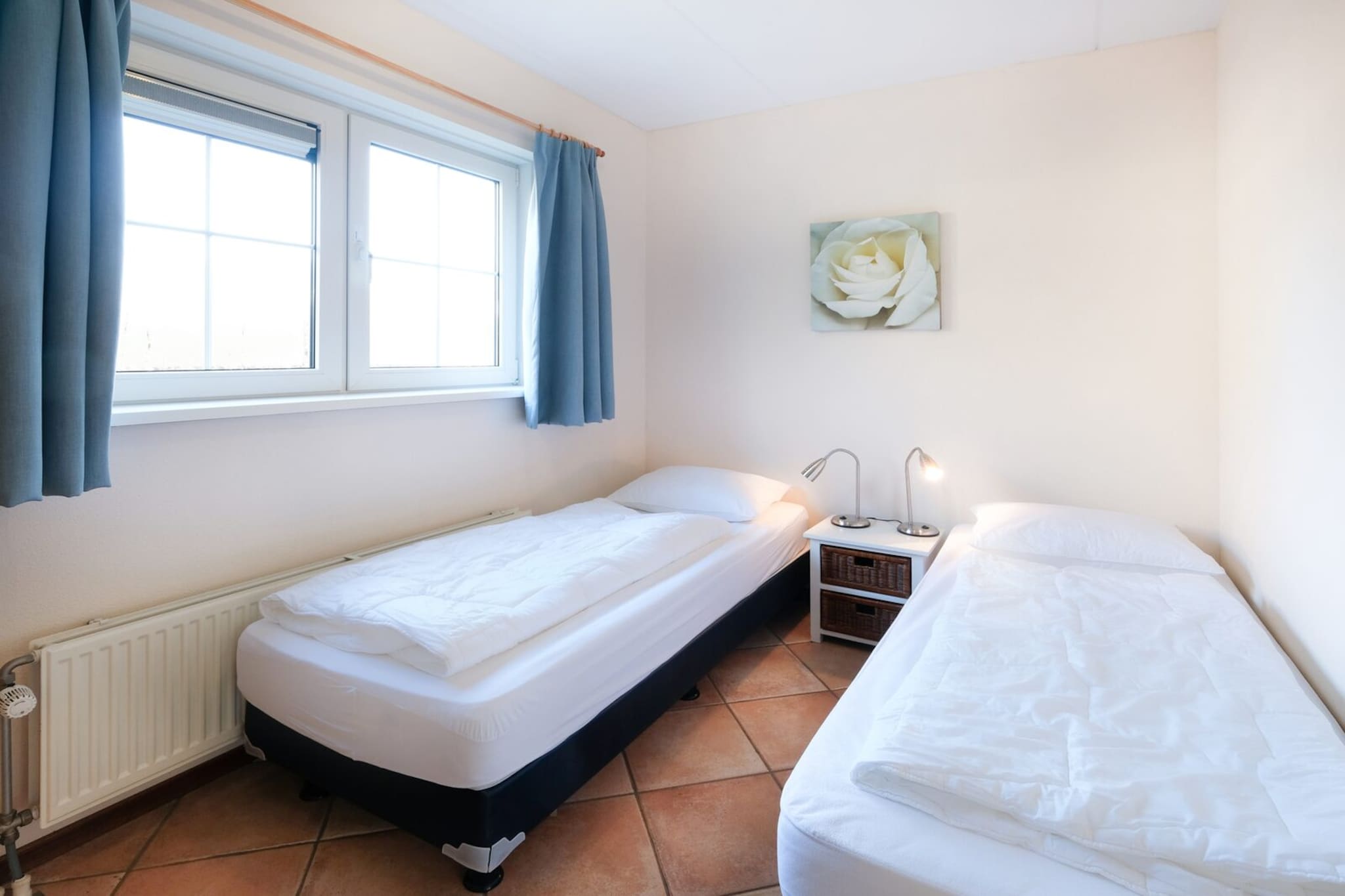 Ground floor: (Living room(TV(cable, flatscreen), seating area), dining room(dining table(6 persons)), open kitchen(stove(gas), electric kettle, toaster, toaster, coffee machine(filter), combination microwave, dishwasher, fridge-freezer), bedroom(single bed(duvet, 80 x 200 cm), single bed(duvet, 80 x 200 cm)), bathroom(shower, washbasin, toilet))\n\nOn the 1st floor: (bedroom(double bed(twin duvet, 180 x 200 cm)), bedroom(single bed(duvet, 90 x 200 cm), single bed(duvet, 90 x 200 cm)), toilet(toilet))\n\ntumble dryer, cot, washing machine, garden doors, patio, heating(central), terrace, garden, garden furniture, BBQ, parking, high chair, stair gate, Charging post for electric cars