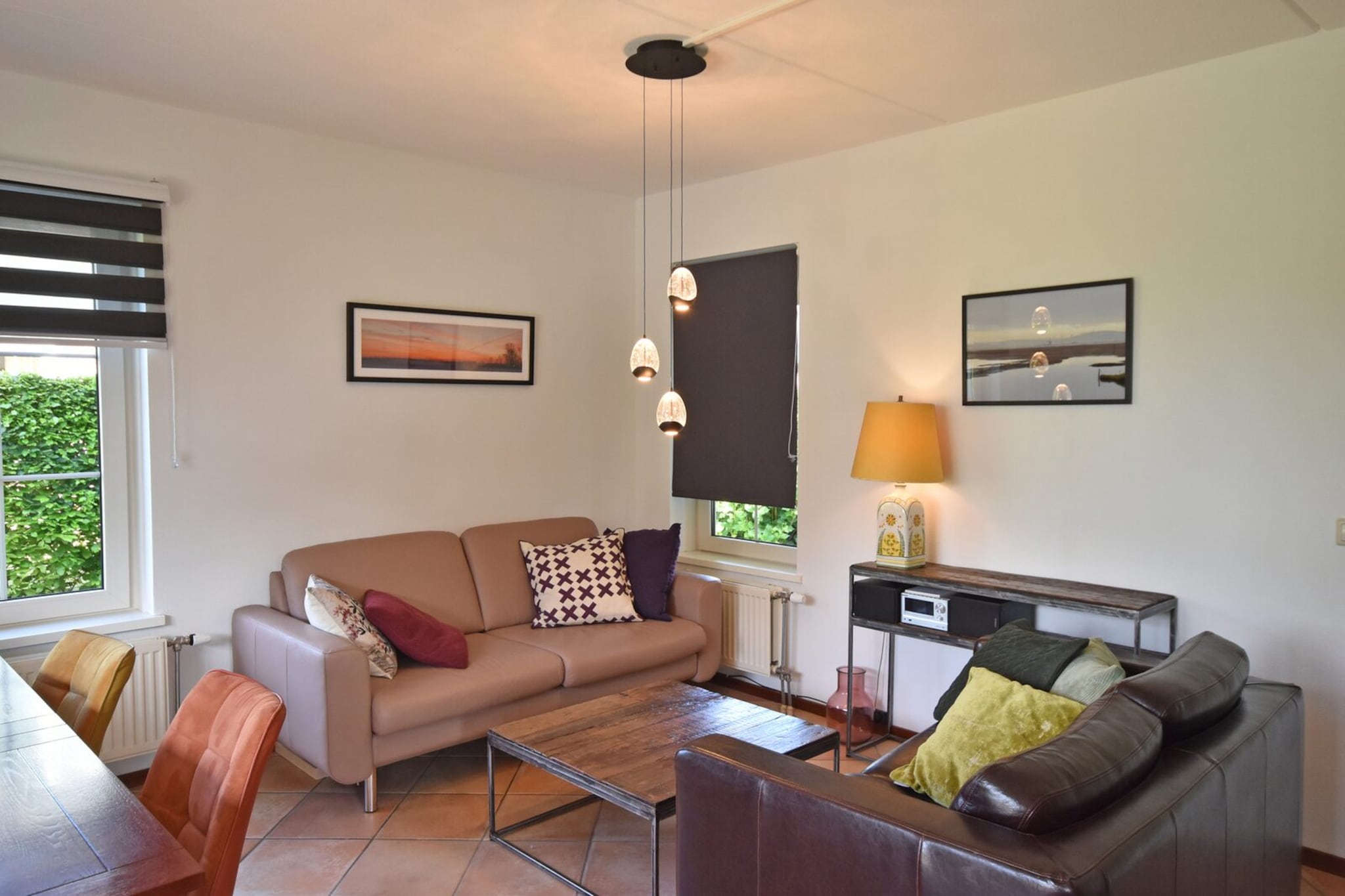 Ground floor: (Living room(TV(cable, flatscreen), seating area), dining room(dining table(6 persons)), open kitchen(stove(gas), electric kettle, toaster, coffee machine(filter), combination microwave, dishwasher), bedroom(double bed(twin duvet, 160 x 200 cm)), bathroom(shower, washbasin, toilet))\n\nOn the 1st floor: (bedroom(double bed(twin duvet, 160 x 200 cm)), bedroom(double bed(twin duvet, 160 x 200 cm)), bathroom(shower, washbasin), toilet(toilet))\n\ntumble dryer, cot, washing machine, garden doors, patio, heating(central), terrace, garden, garden furniture, BBQ, parking, high chair, stair gate, Charging post for electric cars