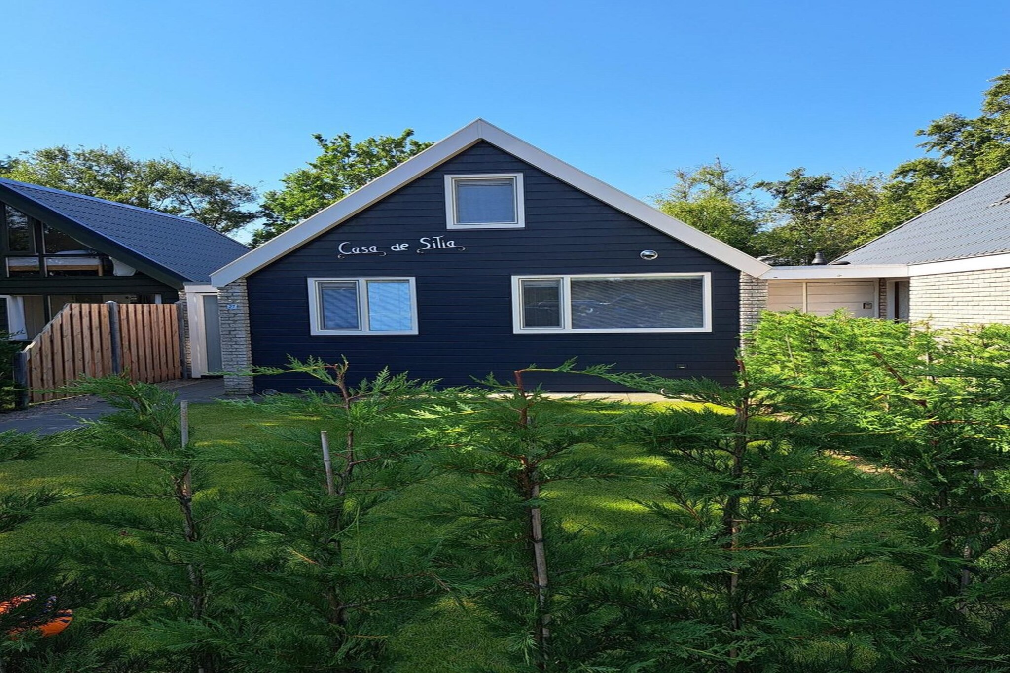 Modern & cozy holiday home near beach