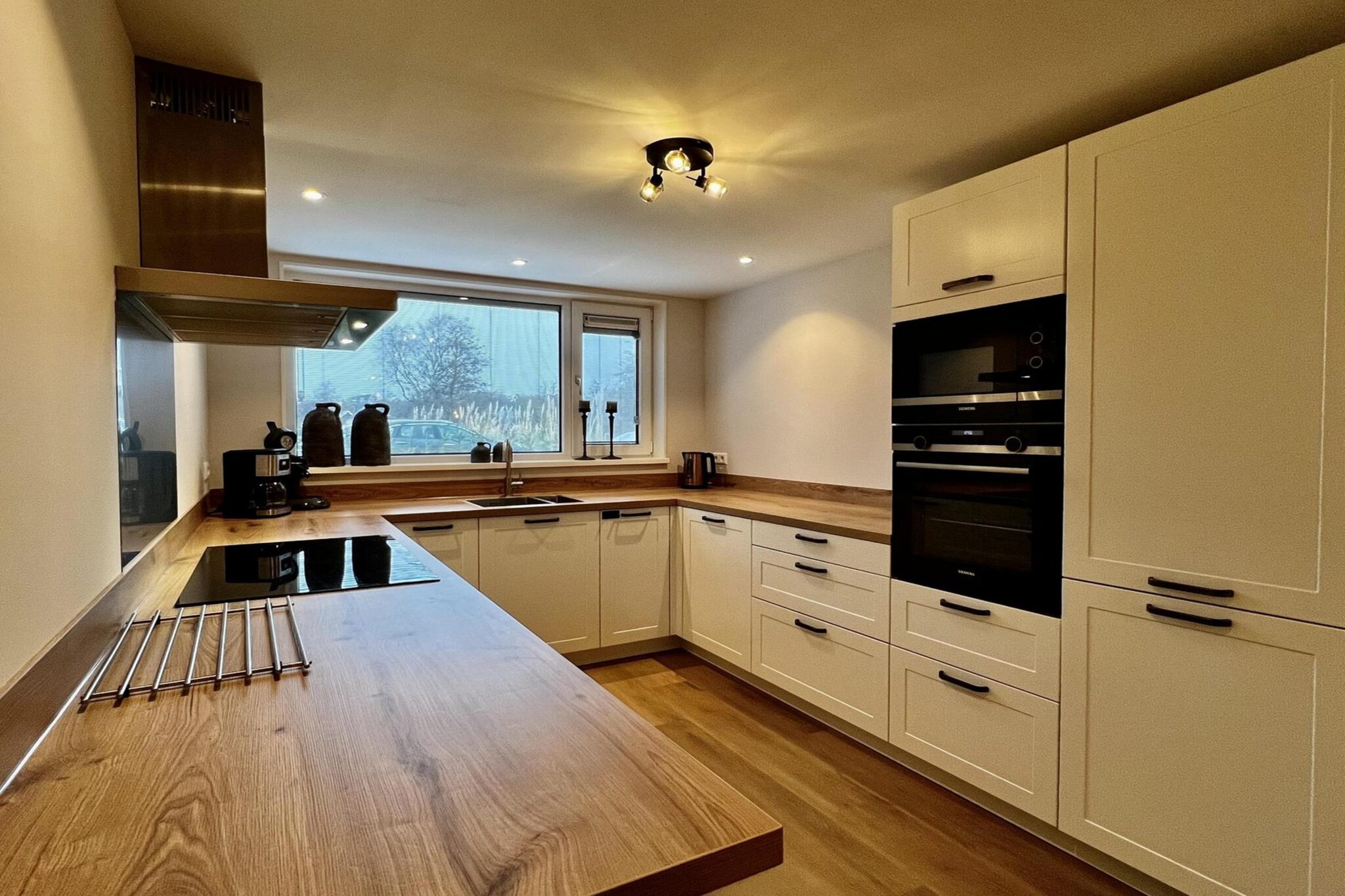 Ground floor: (open kitchen(hob(induction), electric kettle, toaster, coffee machine(filter), oven, microwave, dishwasher, fridge-freezer), Living/diningroom(TV(cable, dutch television channels, german television channels), dining table, seating area, radio), bedroom(double bed), bathroom(shower, washbasin, toilet), toilet, Internet access)\n\nOn the 1st floor: (bedroom(single bed, single bed), bedroom(single bed, single bed))\n\nstorage(bicycle storage), Garden Furniture , tumble dryer, washing machine, patio, heating(floor heating), garden, parking, parasol, high chair, Charging post for electric cars