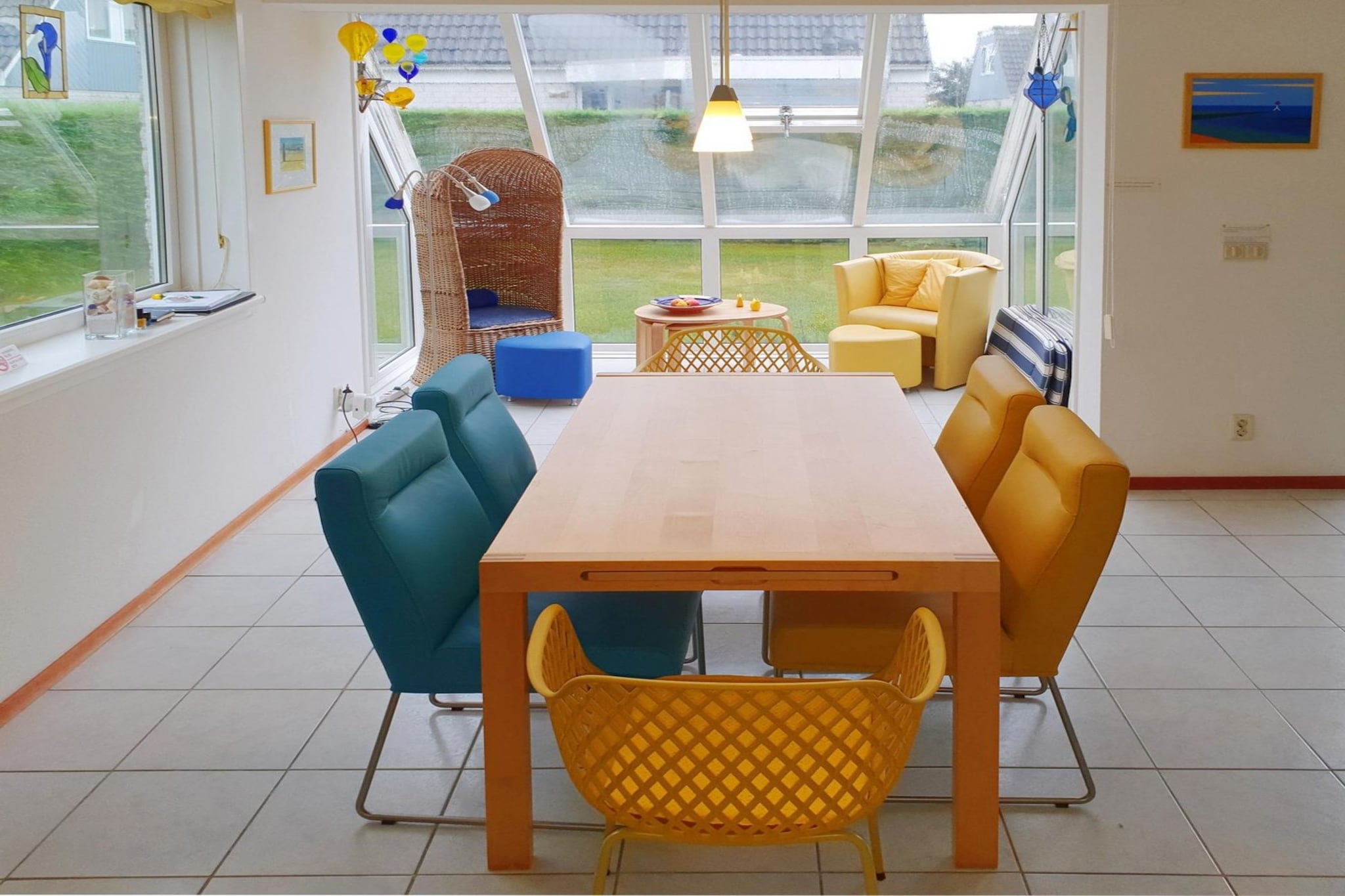 The holiday accommodation Bohemian 38 "Nordseetraum" is a luxuriously furnished spacious holiday home, suitable for 6 people. The park is located at the foot of the dunes just 700 metres from the beach. By walking in the beautiful dune area, you can reach the lovely wide sandy beach in just 10 minutes. Spacious living room with open kitchen The living room has a nice seating area with a digital TV, DVD player.

The floor is tiled with underfloor heating. The kitchen is equipped with a hood, microwave, oven, hob, Senseo coffee maker, dishwasher and fridge freezer. There is a spacious dining area for 6 people. Attached to the living room is a small conservatory, where you can enjoy the sun early in spring. Three bedrooms There are three bedrooms with two single beds in each room. There is plenty of wardrobe space. A cot is available for a baby. Two bathrooms On the ground floor is a bathroom with shower, bath, washbasin and toilet. On the first floor is the second bathroom with shower and toilet. There is an enclosed garden with terrace and barbecue.

 There are 6 garden chairs and a wagon. Extra facilities The house is of course equipped with free WIFI. A high chair is available. The car can be parked at the holiday home. The entire house has central heating and there is a washing machine at your disposal. It is ideal for 2 small families! Additional information Changeover day for Bohemian 38 is Saturday. This house is only rented per week.
(Note: Bed linen is optional and available for â‚¬ 13 p.p./Stay)