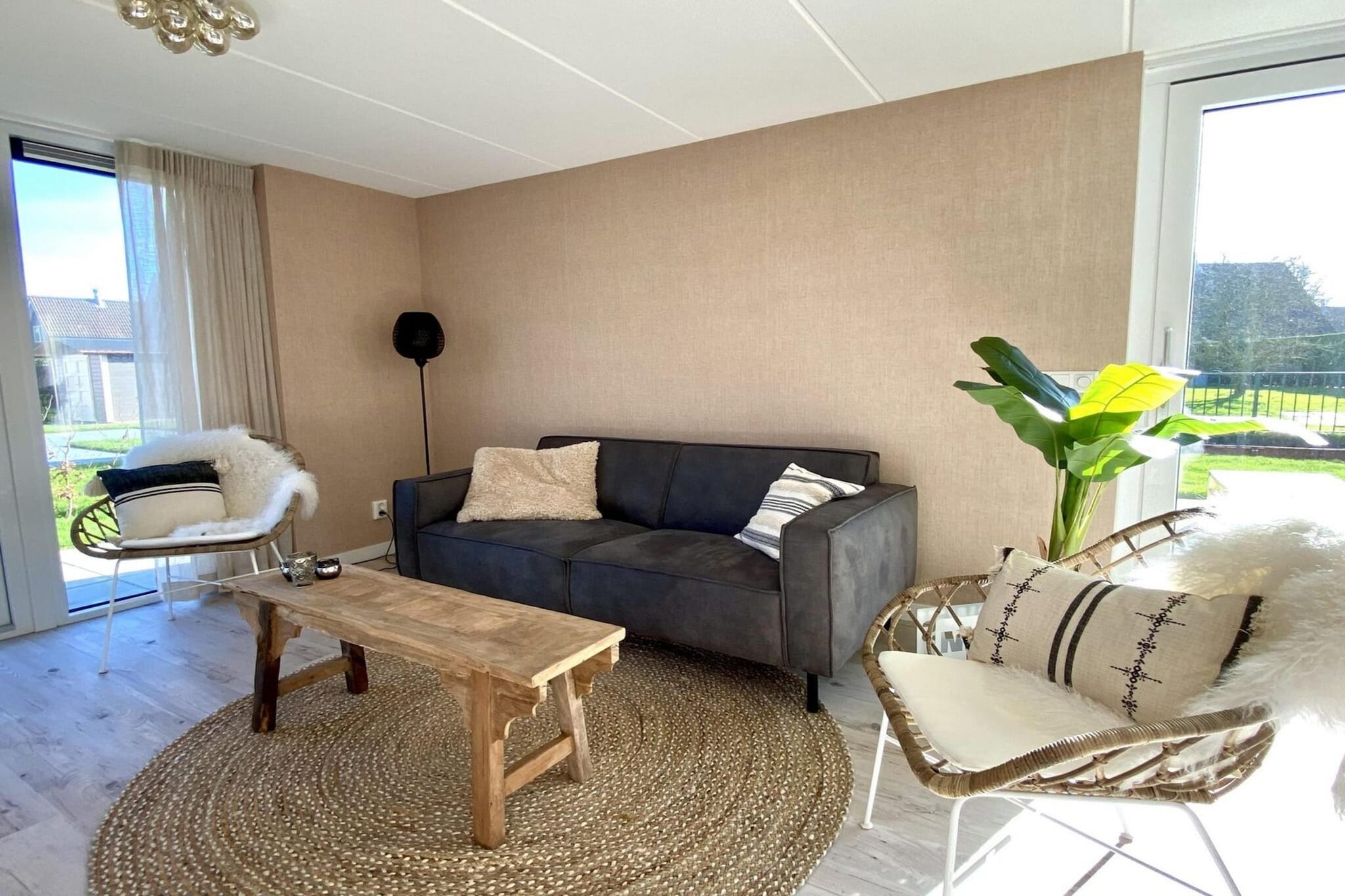 Just 15 minutes from the sandy beach of Sint Maartenszee is this brand-new bungalow. The accommodation was recently completed and is very tastefully and comfortably furnished. Beautifully situated on Recreatiepark De Wielen in Sint Maarten. An ideal place to enjoy a wonderful holiday! Living and dining room. The bungalow is tastefully decorated. The cosy and comfortable sofa in the living room seats 3.

The two cosy chairs complete the seating area. The dining room has a large dining table with 5 chairs. The entire accommodation is delightfully heated by underfloor heating. Open kitchen. The modern and well-equipped kitchen has sufficient kitchen appliances. There is a dishwasher, combi microwave oven, filter coffee maker, juicer, toaster, kettle, fridge freezer, induction hob, plenty of cutlery and crockery. There is a washing machine in a separate room. Bedrooms The bedrooms of this lovely bungalow are on the first floor and are also tastefully decorated.

Bathroom The luxurious and spacious bathroom is located on the 1st floor and has a sink and a shower. There is a separate toilet on the ground floor and on the 1st floor. Parking One car can be parked directly at the accommodation. Garden Behind the accommodation is a spacious garden. The garden is fully enclosed and offers plenty of space. Pets are not allowed. Extra Washing machine, Wi-Fi and digital TV are available. The accommodation is a non-smoking house. Swimming pool. The outdoor pool in the park offers plenty of space to relax.