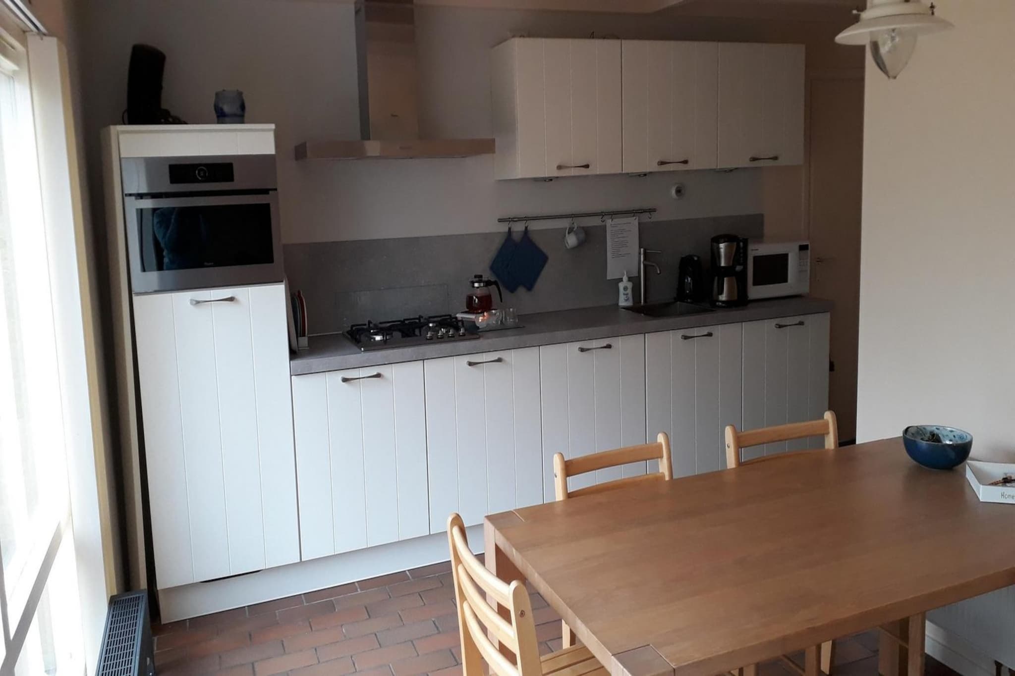 Ground floor: (Living room(TV(smart TV, dutch television channels, german television channels), dining table, seating area, DVD player, radio, CD player), open kitchen(hob(induction), electric kettle, coffee machine(filter), oven, microwave, dishwasher, fridge-freezer, dishes and cutlery(Bowls, chopsticks, plates, cups, etc.)), bedroom(double bed(80 x 200 cm)), bedroom(single bed(90 x 210 cm), single bed(80 x 200 cm)), bathroom(shower, washbasin, toilet), toilet)\n\ncot, heating(floor heating), terrace, garden, parking, high chair, drying cabinet