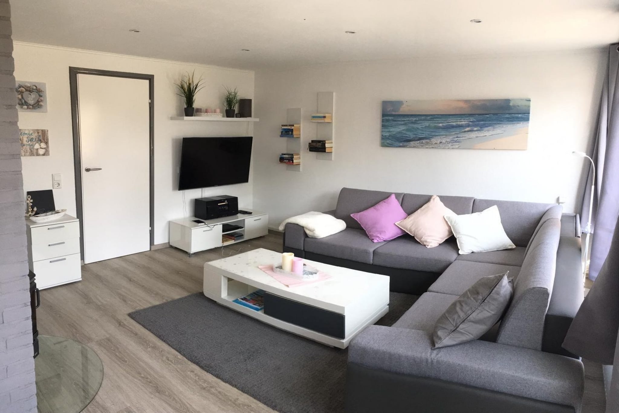 Discover your ideal family holiday at this beautifully renovated bungalow in Park De Schelp, Sint Maartenszee. Spanning 65 mÂ², this inviting home boasts a modern, fresh dÃ©cor, ensuring you'll feel comfortable from the moment you arrive. A brand-new terrace roof, installed in early 2025, ensures you can quickly enjoy the outdoor space. This property offers a wonderful blend of contemporary style and family-friendly amenities for a relaxing getaway.

The spacious living room features a comfortable sitting area and a TV with satellite reception. The open kitchen is fully equipped with a fridge-freezer, Senseo coffee machine, oven, dishwasher, washing machine, dryer, microwave, and extractor hood; a second fridge is also available. Sleeping arrangements include three bedrooms: one with a double bed, another with a single bed, and a third with a bunk bed. The bathroom provides a shower and sink with a mirror, with a separate toilet for convenience. The entire bungalow features laminate flooring.

Step outside to the fully fenced, south-facing garden, offering ample privacy and complete with garden furniture. You can park your car conveniently right next to the accommodation. For your peace of mind, a safe and a storage room are included, along with free Wi-Fi. Please note that dogs are not permitted in this bungalow.