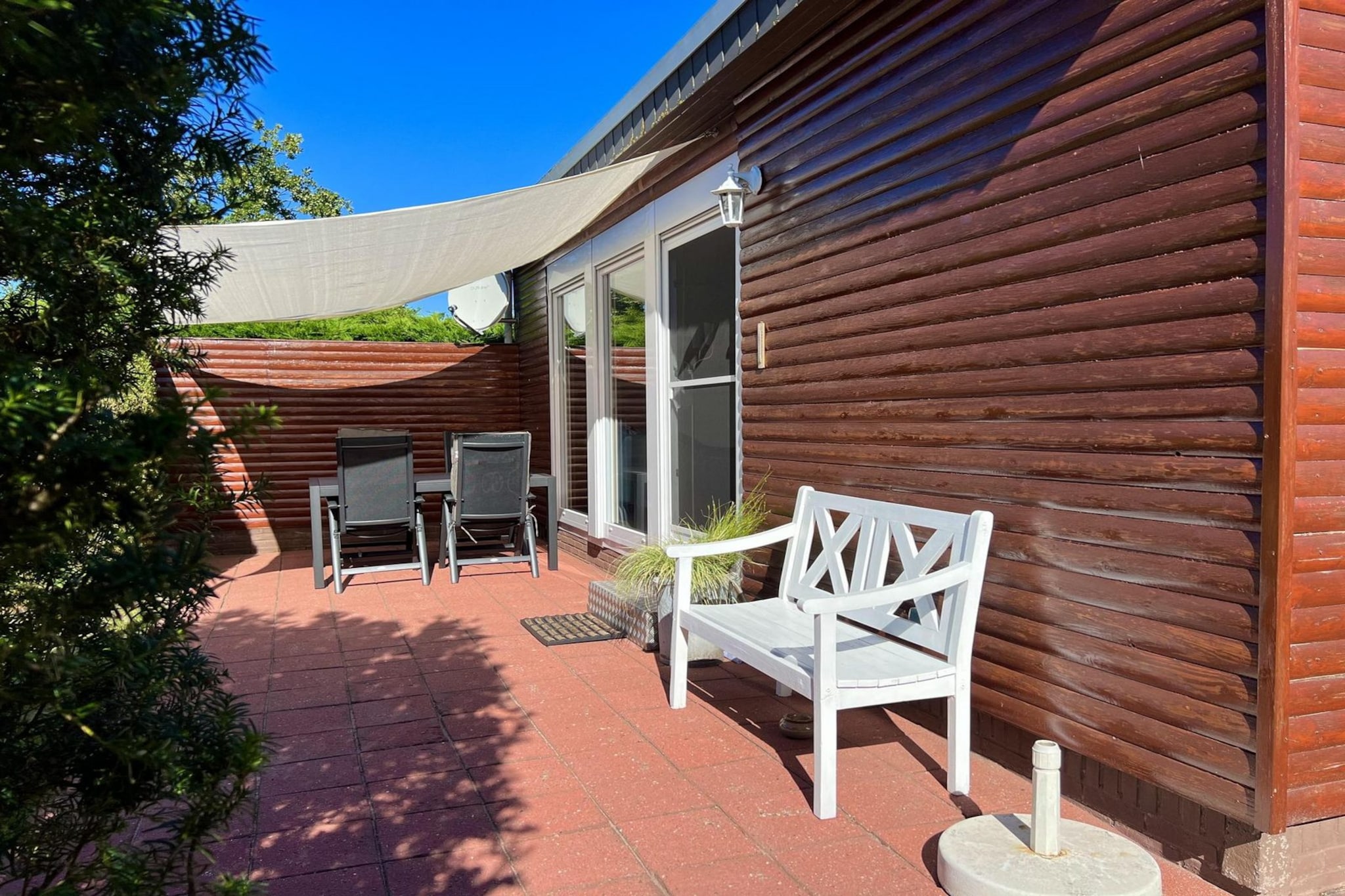 Ground floor: (Living room(TV(smart TV, dutch television channels, german television channels, international television channels), dining table, seating area, DVD player, CD player, heating(gas)), open kitchen(hob(induction), electric kettle, toaster, cooker, coffee machine(filter), oven, microwave, dishwasher, fridge-freezer, dishes and cutlery(Bowls, chopsticks, plates, cups, etc.)), bedroom(bunk bed(90 x 200 cm)), bedroom(double bed(140 x 200 cm)), bathroom(shower, washbasin, toilet))\n\nstorage(bicycle storage), fireplace, cot, washing machine, heating(floor heating), terrace, garden, BBQ, parking, high chair