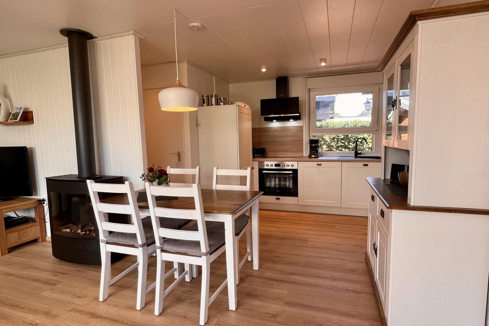 Spacious bungalow with garden in park Eureka