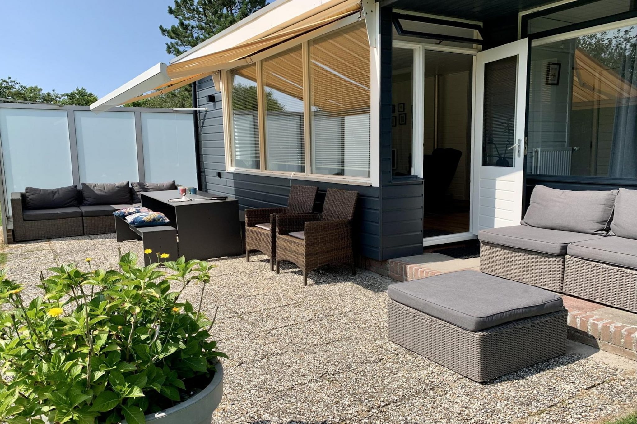 Ground floor: (Living room(TV(flatscreen, digital), seating area, CD player), open kitchen(stove(gas), toaster, coffee machine, oven, grill, fridge), bedroom(double bed box), bedroom(double bed(160 x 200 cm)), bathroom(shower, washbasin, toilet))\n\nstorage, fridge, washing machine, terrace, garden, garden, bicycle storage, sun loungers, parking, gas fireplace, lounge set