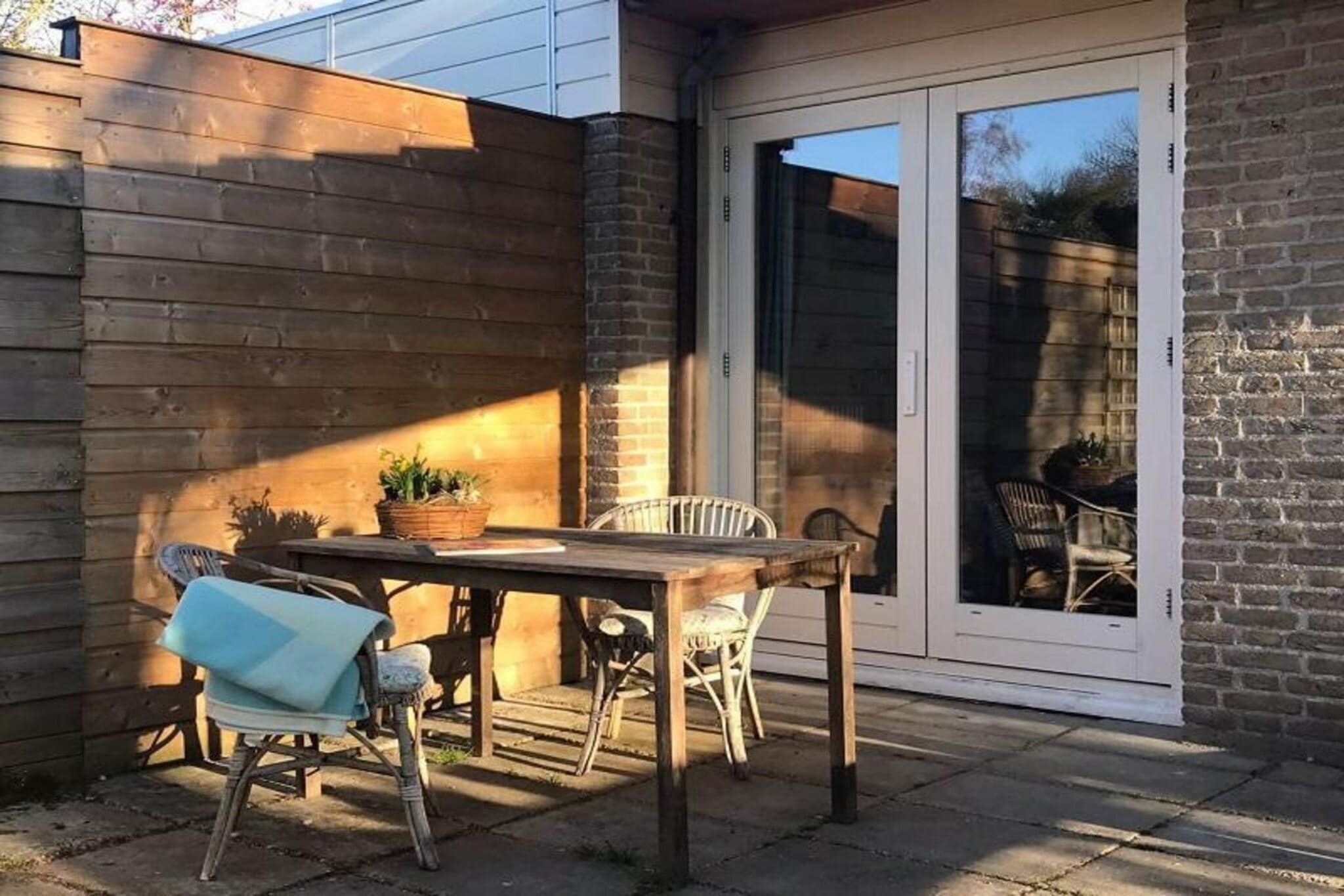 Cosy bungalow on quiet resort near beach