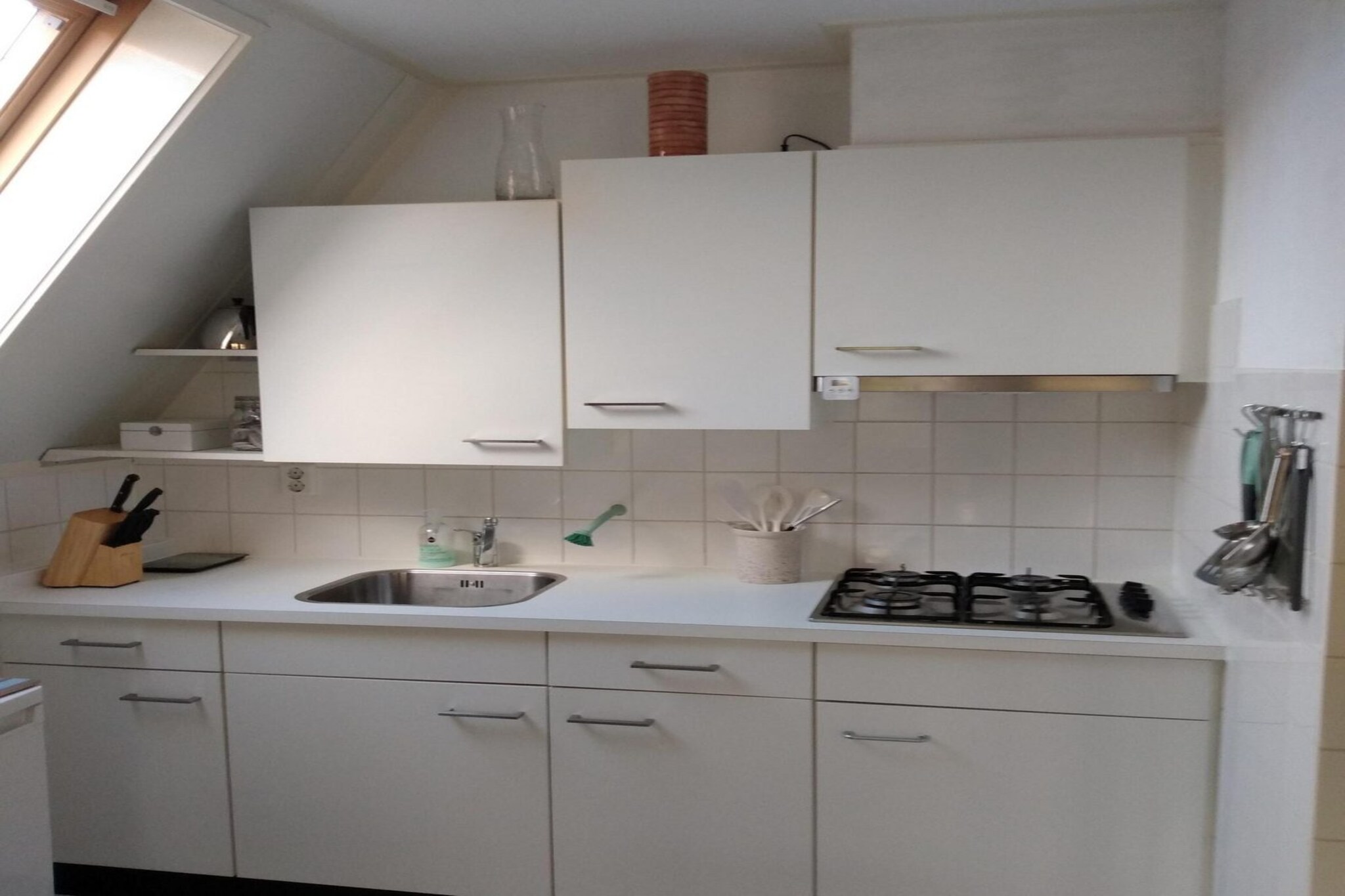 Ground floor: (open kitchen(hob(gas), electric kettle, coffee machine(filter), oven, combination microwave, dishwasher, fridge-freezer, dishes and cutlery, Cooking basics), Living/diningroom(TV(smart TV, dutch television channels), dining table, seating area, DVD player), bedroom(double bed), bathroom(shower, washbasin, toilet))\n\nOn the 1st floor: (bedroom(single bed, single bed), toilet(washbasin, toilet))\n\nGarden Furniture , washing machine, balcony, patio, heating(central), garden, bicycle storage, parking