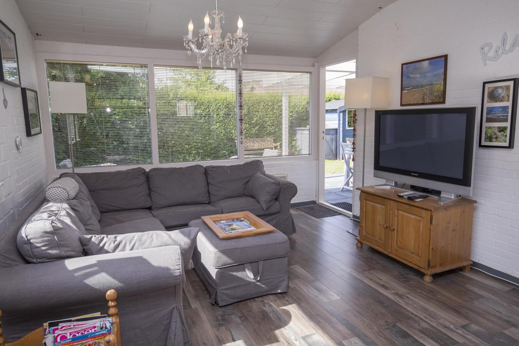 Beautifully furnished holiday bungalow. All guests have been very satisfied so far! This is a wonderfully comfortably furnished bungalow. The south-facing terrace has a veranda, where you can quickly enjoy the outdoors. The furnishings are particularly tasteful. The bungalow has central heating and the living room has a fireplace. Of course there is WIFI and digital TV. In short, a wonderful bungalow for a fantastic holiday! The bungalow is located on a car-free bungalow park, parking is possible in the parking lot in front of the park. Ideal for children.
There is a beautiful veranda where it is nice to stay early in the year. The bungalow was renovated not so long ago and has a modern interior. Layout living room-kitchen Living room with wooden floor, central heating, digital TV, lovely sitting area, safe, free WIFI and cozy gas heater. Modern open kitchen with dishwasher, microwave, refrigerator with freezer compartment and a coffee maker. 3 bedrooms 1 Master bedroom with a double bed and double duvet. 1 bedroom with 2 single beds 1 bedroom with a bunk bed There is sufficient closet space. Sanitary Bathroom with shower and sink.
The bathroom has a washing machine. The toilet is separate. Garden Lovely enclosed garden with a veranda. In some places it is a low separation. The garden faces south and offers a lot of privacy. Pets Pets are allowed after consultation! Please note! Linen is not included as standard with your booking. You must bring this yourself or you can rent it from us. You can add linen when booking.