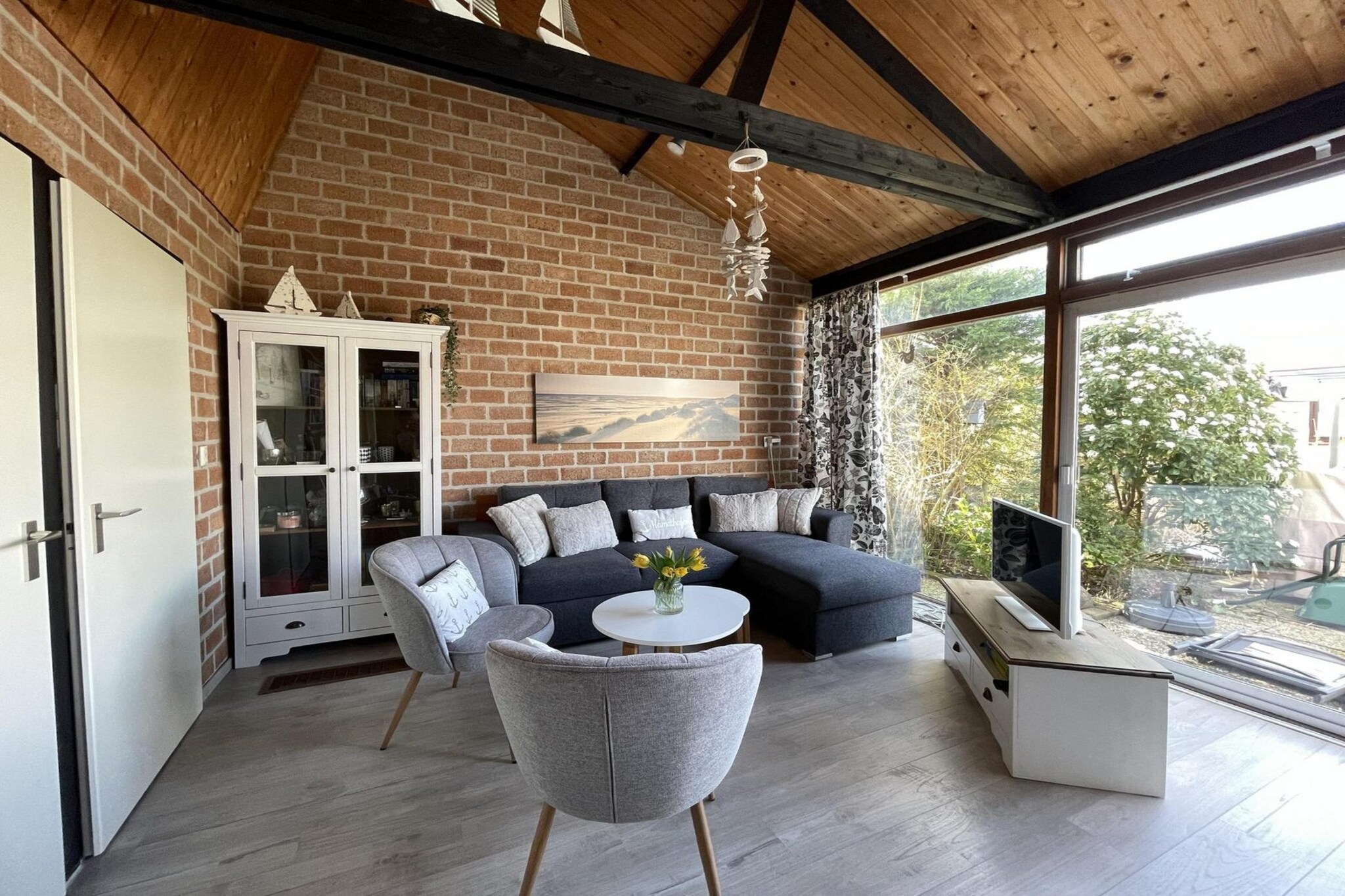 Ground floor: (Living room(TV(cable, flatscreen, dutch television channels, german television channels), dining table, seating area, DVD player, wireless music system, Blu-ray player, radio, CD player), open kitchen(hob(4 ring stoves), electric kettle, toaster, cooker, hood, coffee machine(filter), combination microwave, dishwasher, fridge-freezer, Hand blender, dishes and cutlery(Bowls, chopsticks, plates, cups, etc.), Cooking basics(Pots and pans, oil, salt and pepper)), bedroom(double bed(70 x 160 cm, 160 x 200 cm)), bedroom(double bed box(180 x 200 cm)), bathroom(shower, washbasin, toilet), bathroom)\n\ncot, washing machine, heating(central), garden, bicycle storage, parking, table tennis table, children\'s bed, high chair