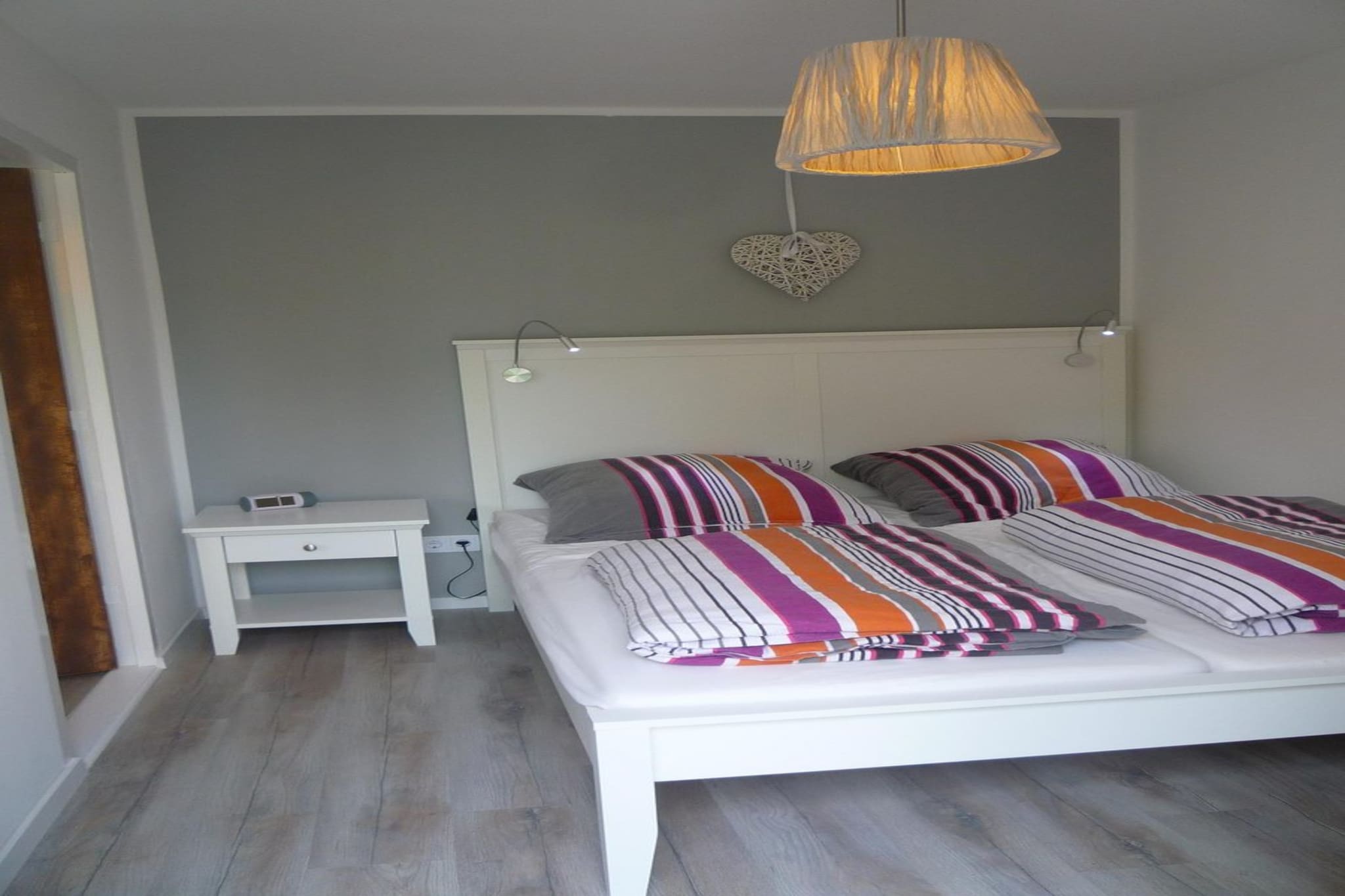 Ground floor: (Living room(TV(satellite), seating area), dining room(dining table(4 persons), high chair), open kitchen(stove(gas), electric kettle, toaster, hood, coffee machine, oven, dishwasher, fridge-freezer), bedroom(double bed), bedroom(single bed, single bed), bathroom(shower, washbasin), toilet(toilet))\n\nheating, terrace, terrace, garden, garden furniture, sun loungers, BBQ, parking, parasol, high chair