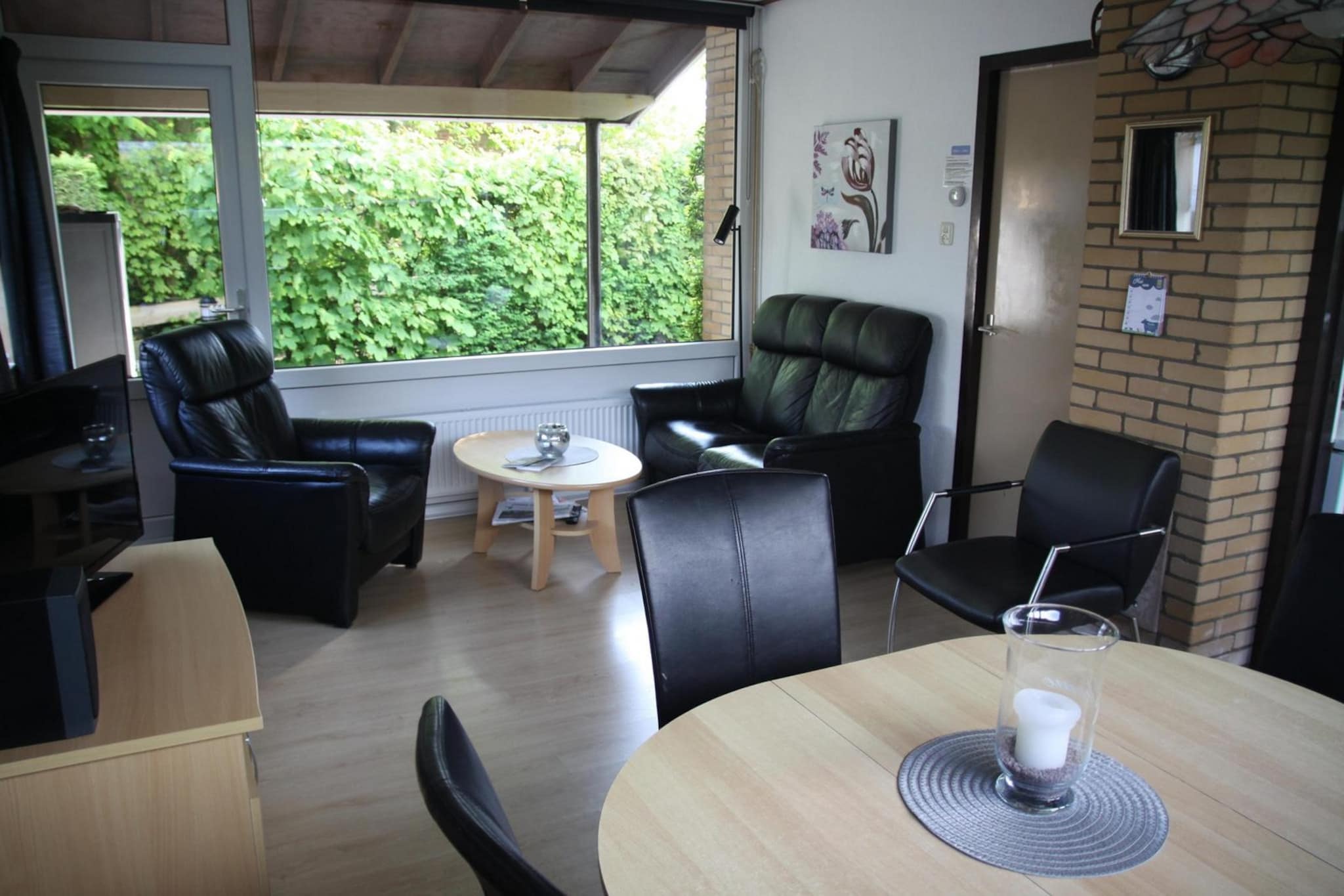 Sometimes all you need for a great holiday is a cozy place to relax, plenty of fresh air, and a big garden to enjoy. This simple yet comfortable bungalow is perfect for up to four people, offering a laid-back setting where you can unwind, spend time together, and soak up the outdoors. The spacious lawn makes it especially inviting for children to play or for quiet afternoons in the sun.
Inside, the living room has a welcoming sitting area, satellite TV with German channels, a DVD player, and a dining space where you can gather for meals. The kitchen is compact but practical, equipped with a ceramic stove, oven, microwave, fridge with freezer, and a coffee machine to start the mornings right.
The bungalow offers two bedrooms: a master with a double bed and a cheerful children’s room with bunk beds. The bathroom is small but modern, with a shower, sink, and toilet. Step outside and you’ll find a large 360 m² garden with a partially covered terrace, perfect for outdoor dining or simply relaxing in the fresh air. Additional comforts include central heating, and one pet is welcome to join you on your holiday. Please note there is no WiFi and the garden is not fenced—ideal if you’re looking for a simple escape where you can truly switch off.
The bed-linen is optional and available for € 13 p.p./Stay.