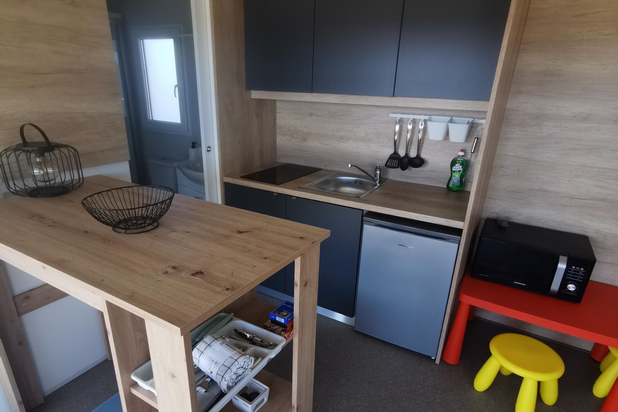 Comfort Two Bedroom Mobile Homes Pirovac - Classic Two Bedroom Mobile Home with Sea View and Terrace-Küche