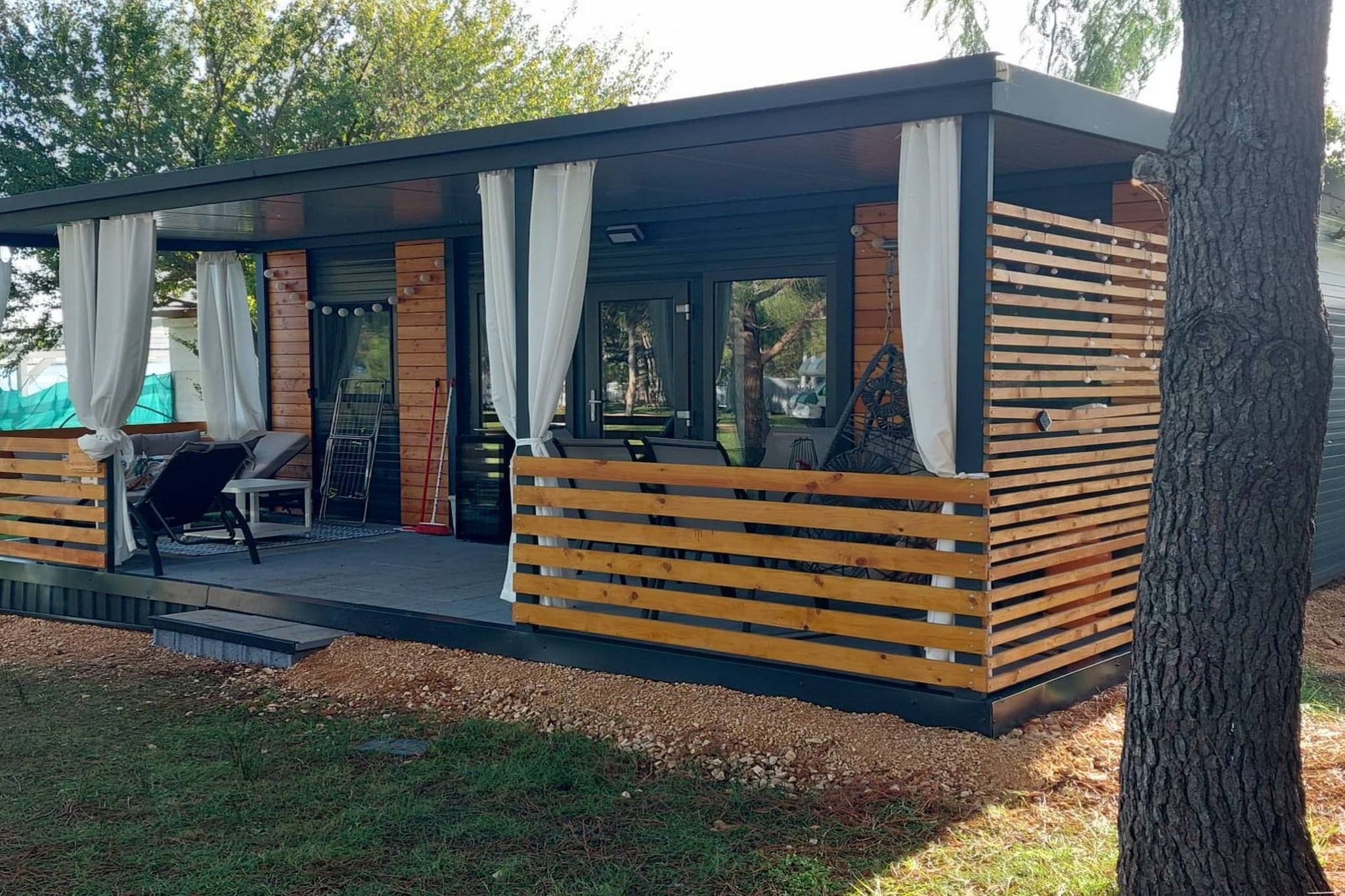Comfort Two Bedroom Mobile Homes Pirovac - Standard Two Bedroom Mobile Home with Sea View and Terrace-Außenbereich