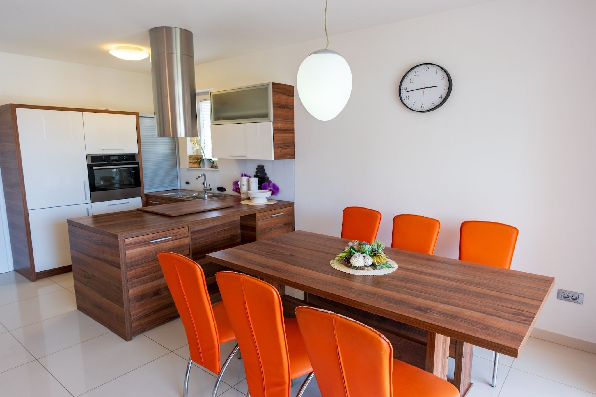 Charming  Three Bedroom House  Turanj-Esszimmer