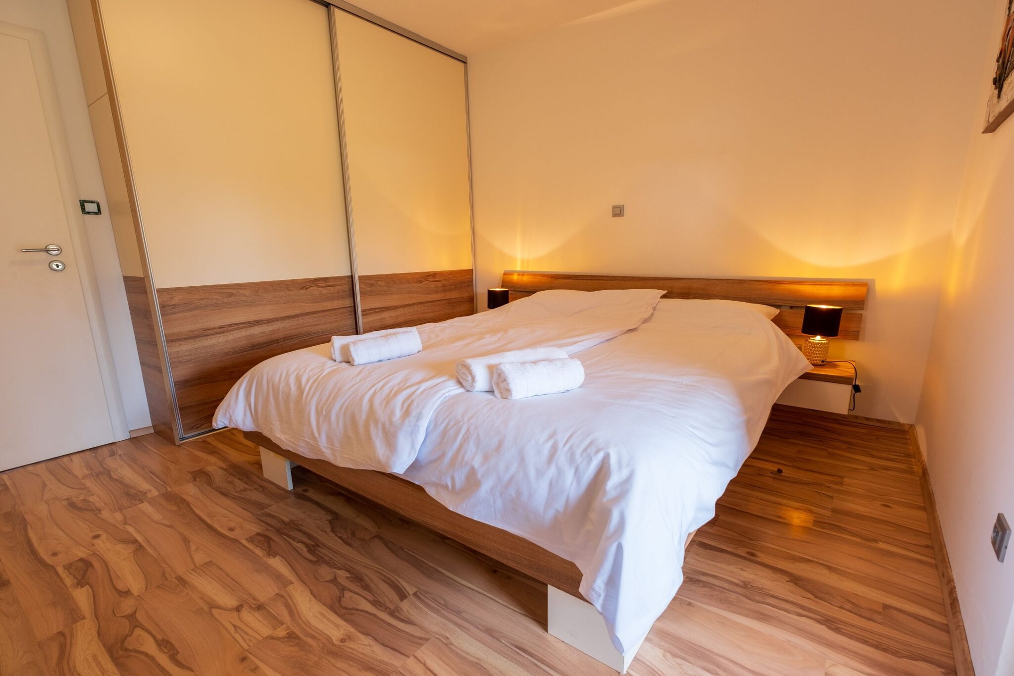 Charming  Three Bedroom House  Turanj-Schlafzimmer