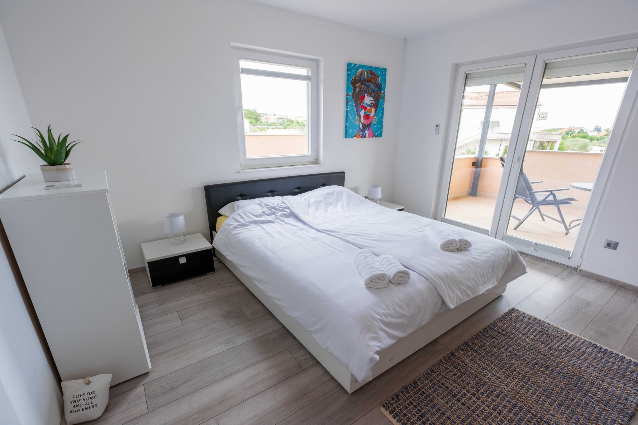 Charming  Three Bedroom House  Turanj-Schlafzimmer
