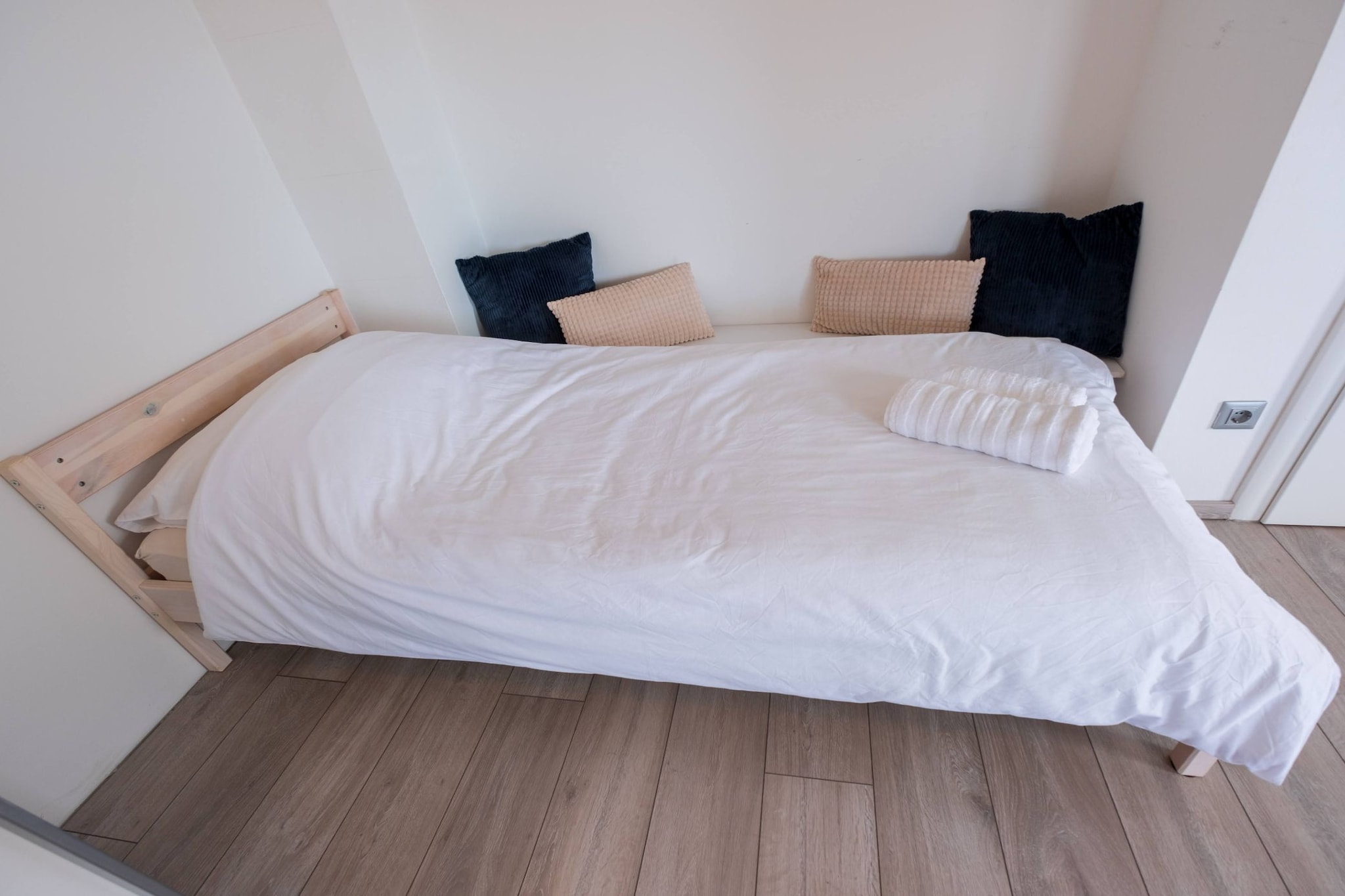 Charming  Three Bedroom House  Turanj-Schlafzimmer