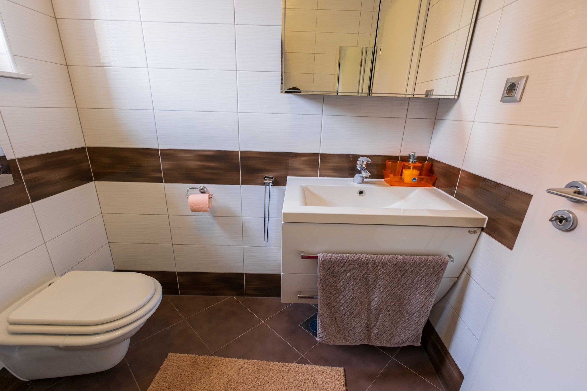 Charming  Three Bedroom House  Turanj-Badezimmer