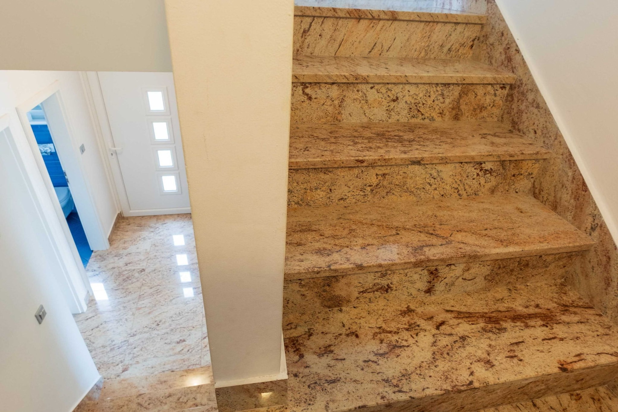 Charming  Three Bedroom House  Turanj-Treppe