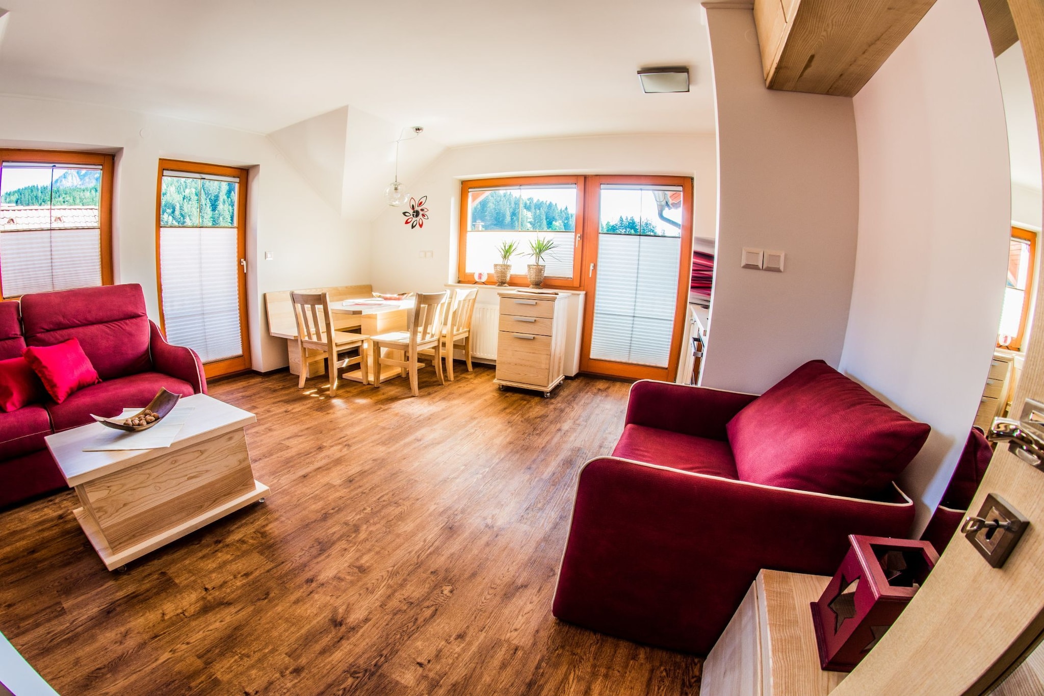 Riverside Pines Luce Apartments with Balcony - Studio Apartment with Balcony-Salon