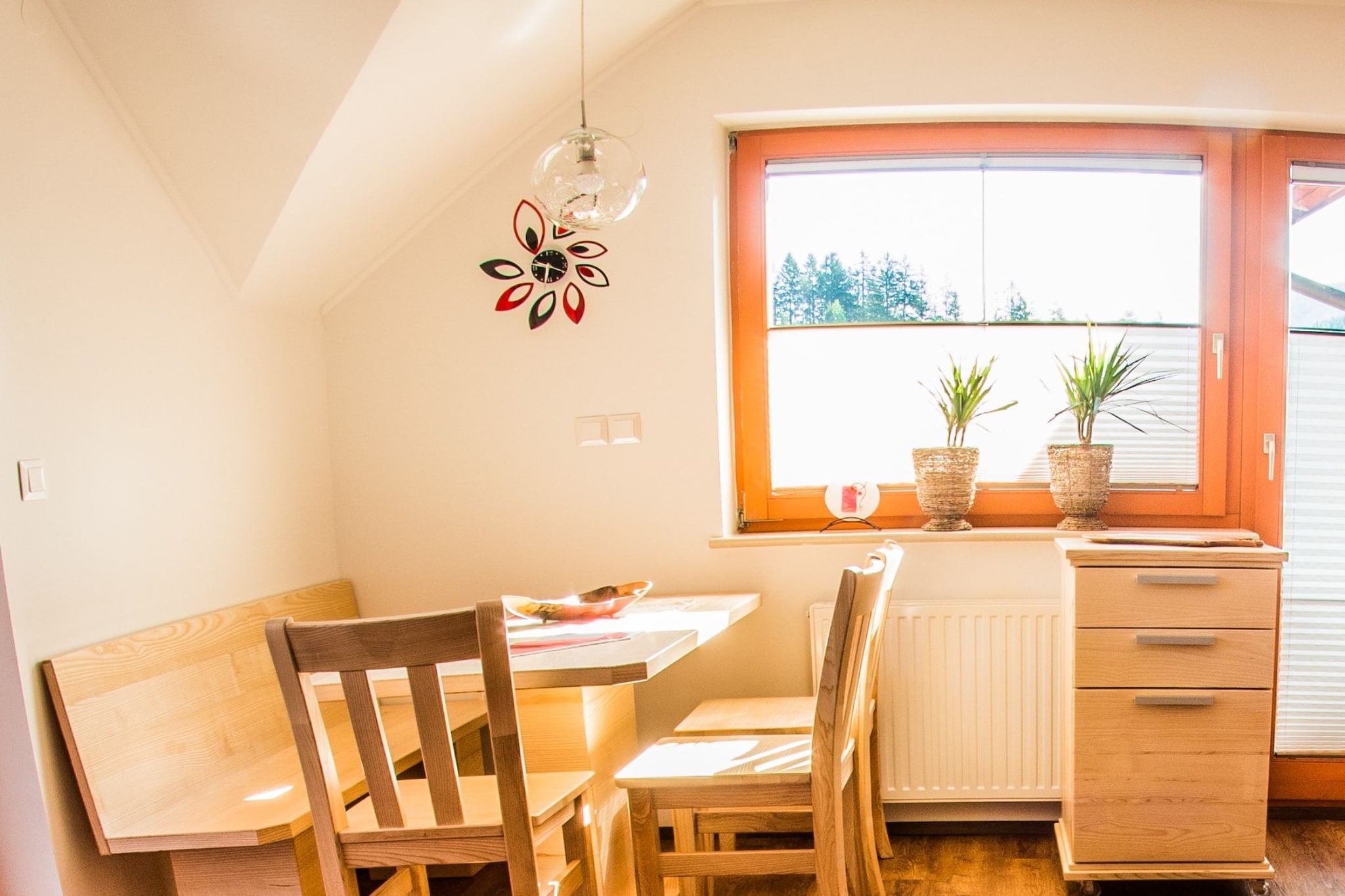 Riverside Pines Luce Apartments with Balcony - Studio Apartment with Balcony-Salle à manger