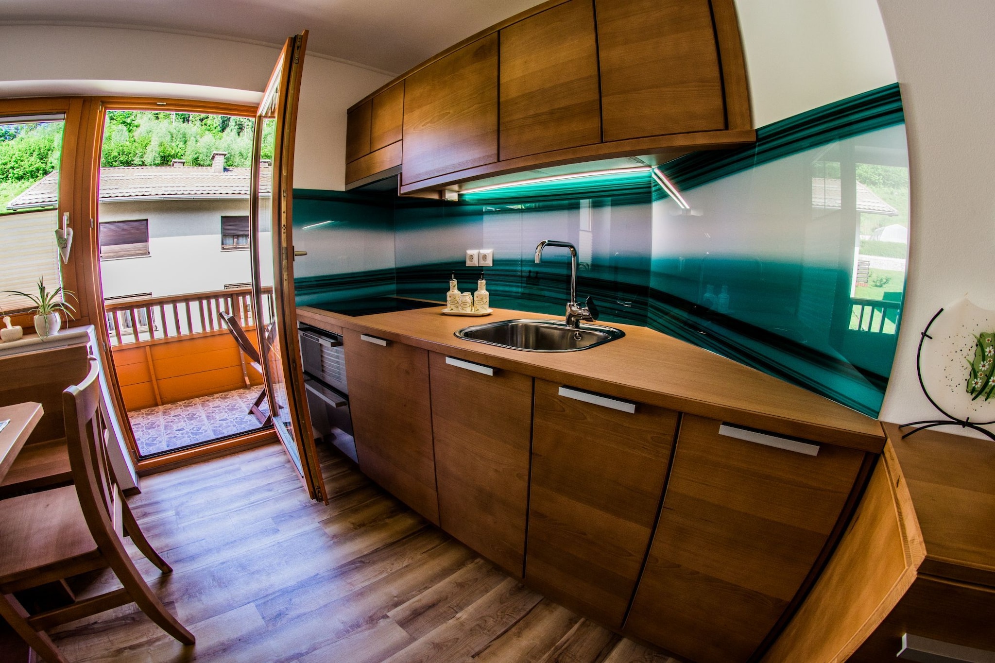 Riverside Pines Luce Apartments with Balcony - One Bedroom Apartment with Balcony (owner 2+2)-Cuisine