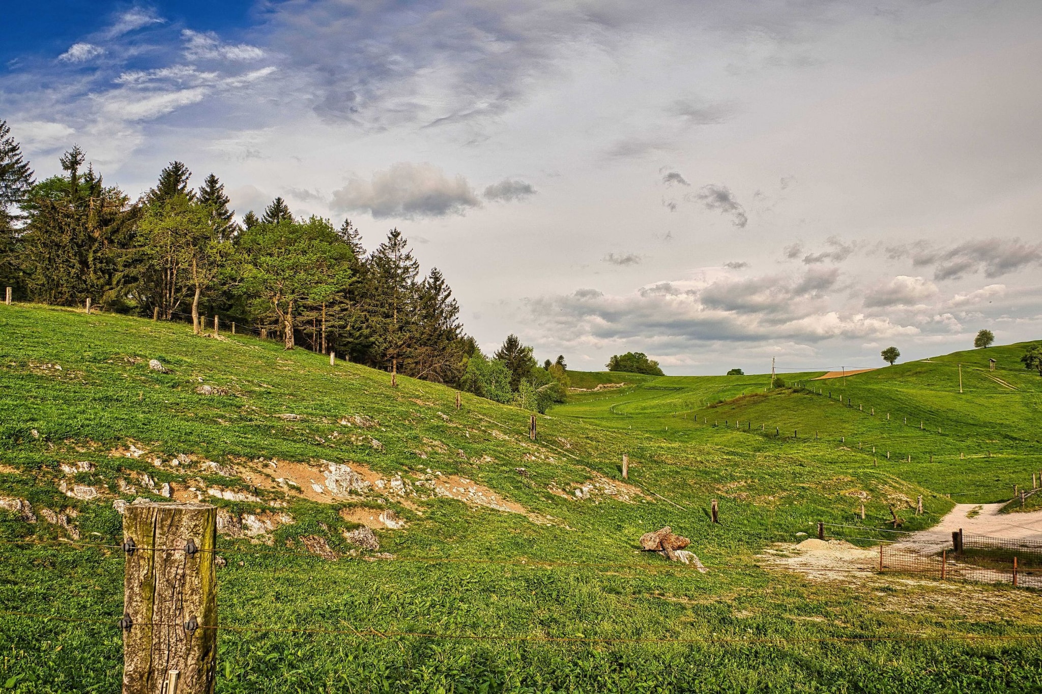 Visnja Gora Meadow Hideaway with Terrace - One Bedroom Cottage with Terrace (owner Hiška na skalci)-Buitenlucht