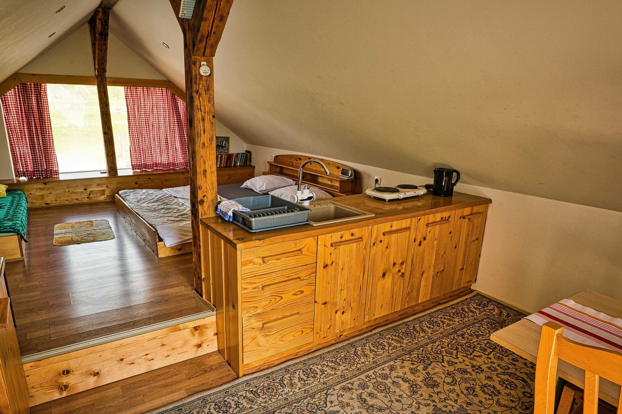 Visnja Gora Meadow Hideaway with Terrace - One Bedroom Cottage with Terrace (owner Hiška na skalci)-Slaapkamer