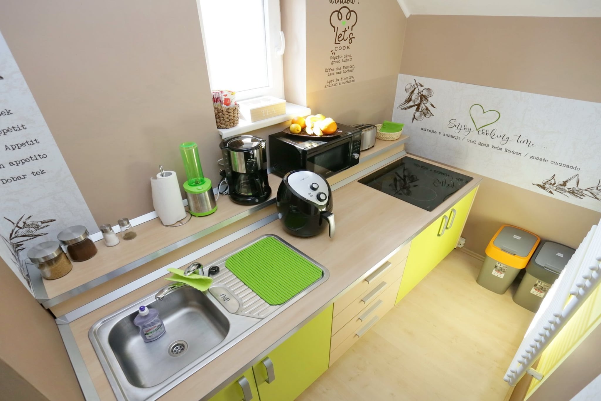 Elegant and Stylish Retreat Apartments with Terrace - Three Bedroom Apartment with Terrace-Keuken