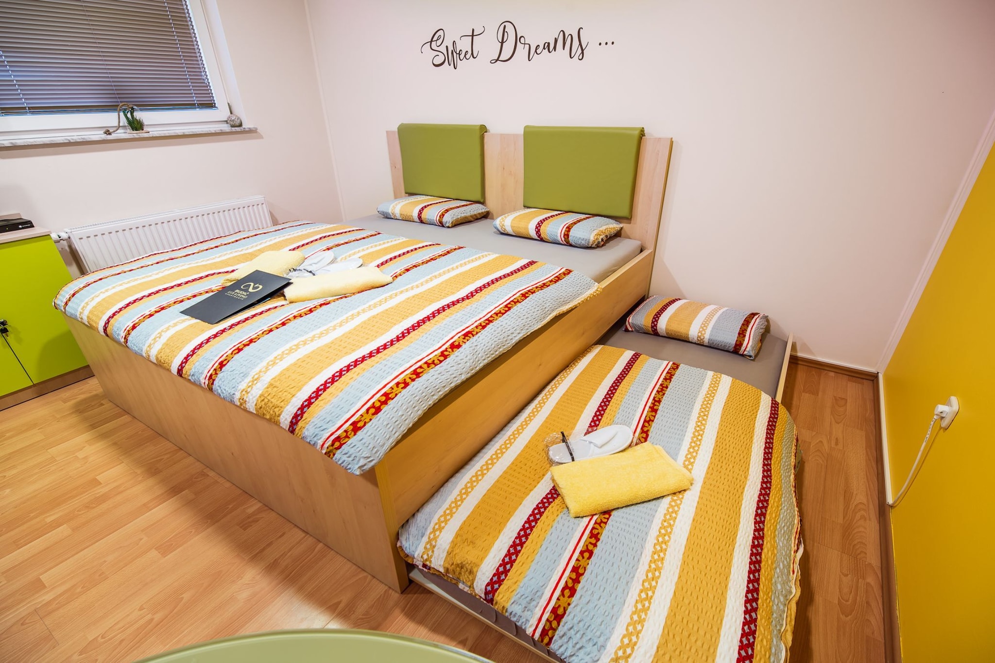 Elegant and Stylish Retreat Apartments with Terrace - Studio Apartment with Terrace-Slaapkamer