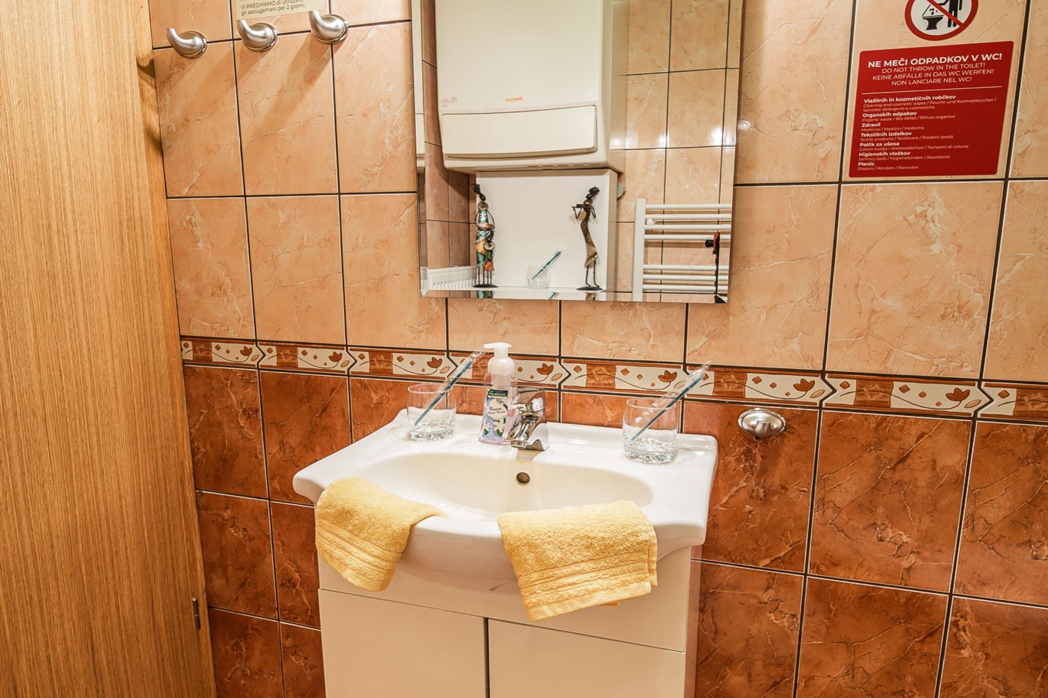 Elegant and Stylish Retreat Apartments with Terrace - Studio Apartment with Terrace-Badkamer