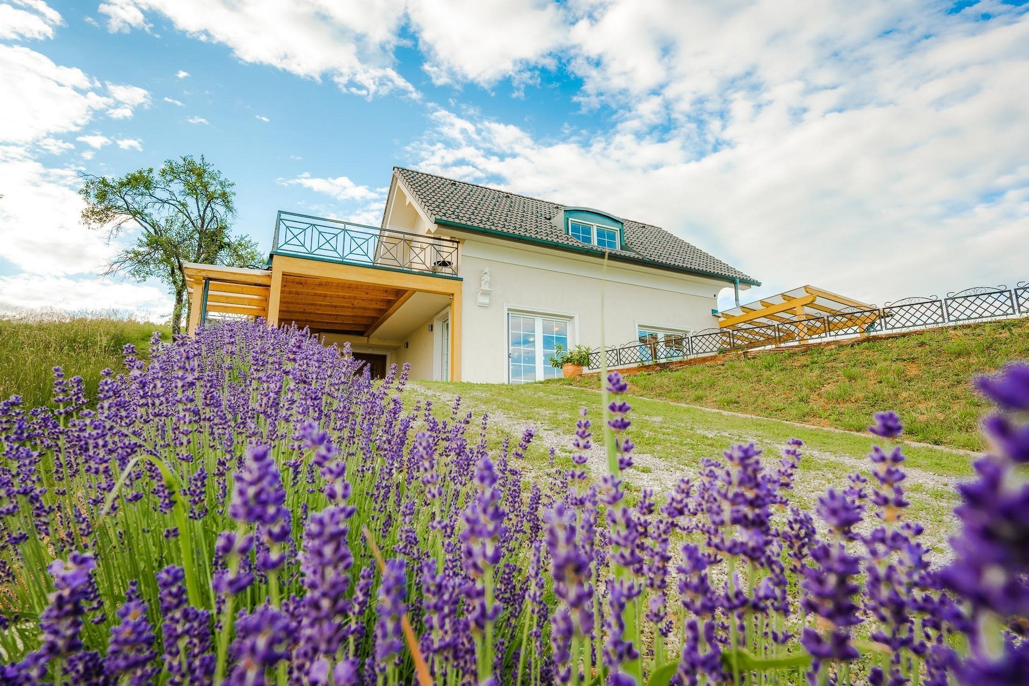 Secluded Escape Hilltop Villa with Hot-Tub - Two Bedroom Villa with Hot-Tub-Buitenlucht