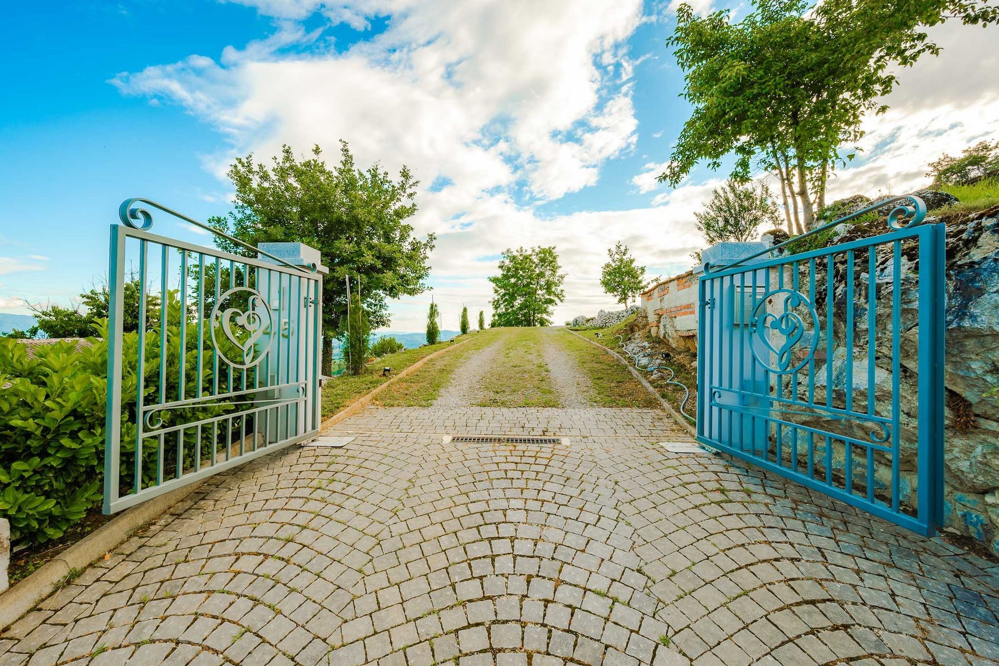 Secluded Escape Hilltop Villa with Hot-Tub - Two Bedroom Villa with Hot-Tub-Buitenlucht