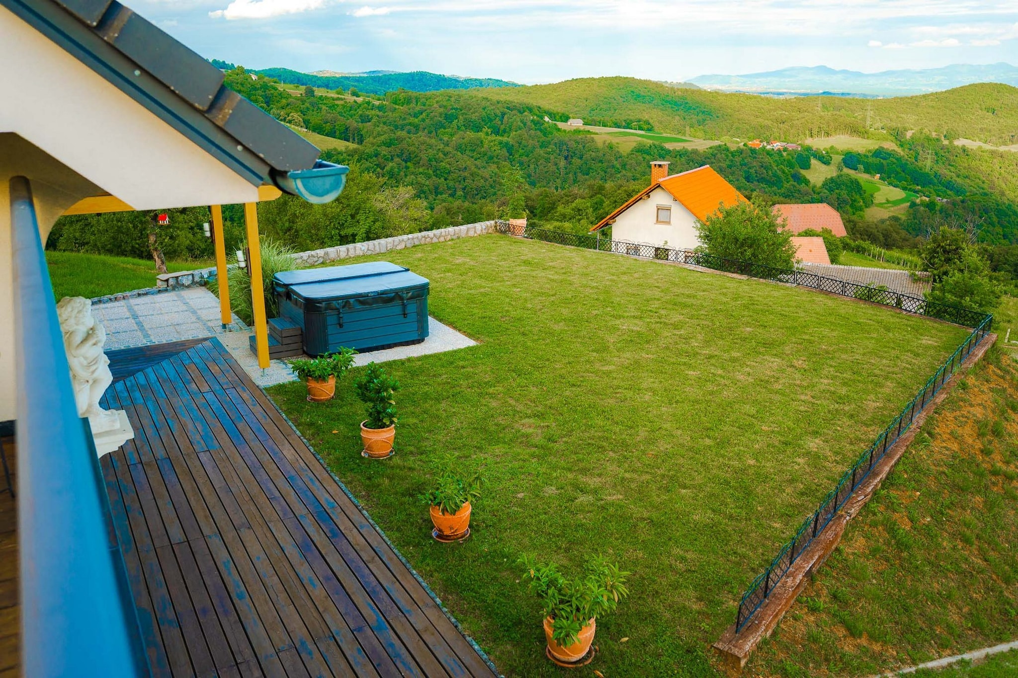 Secluded Escape Hilltop Villa with Hot-Tub - Two Bedroom Villa with Hot-Tub-Uitzicht