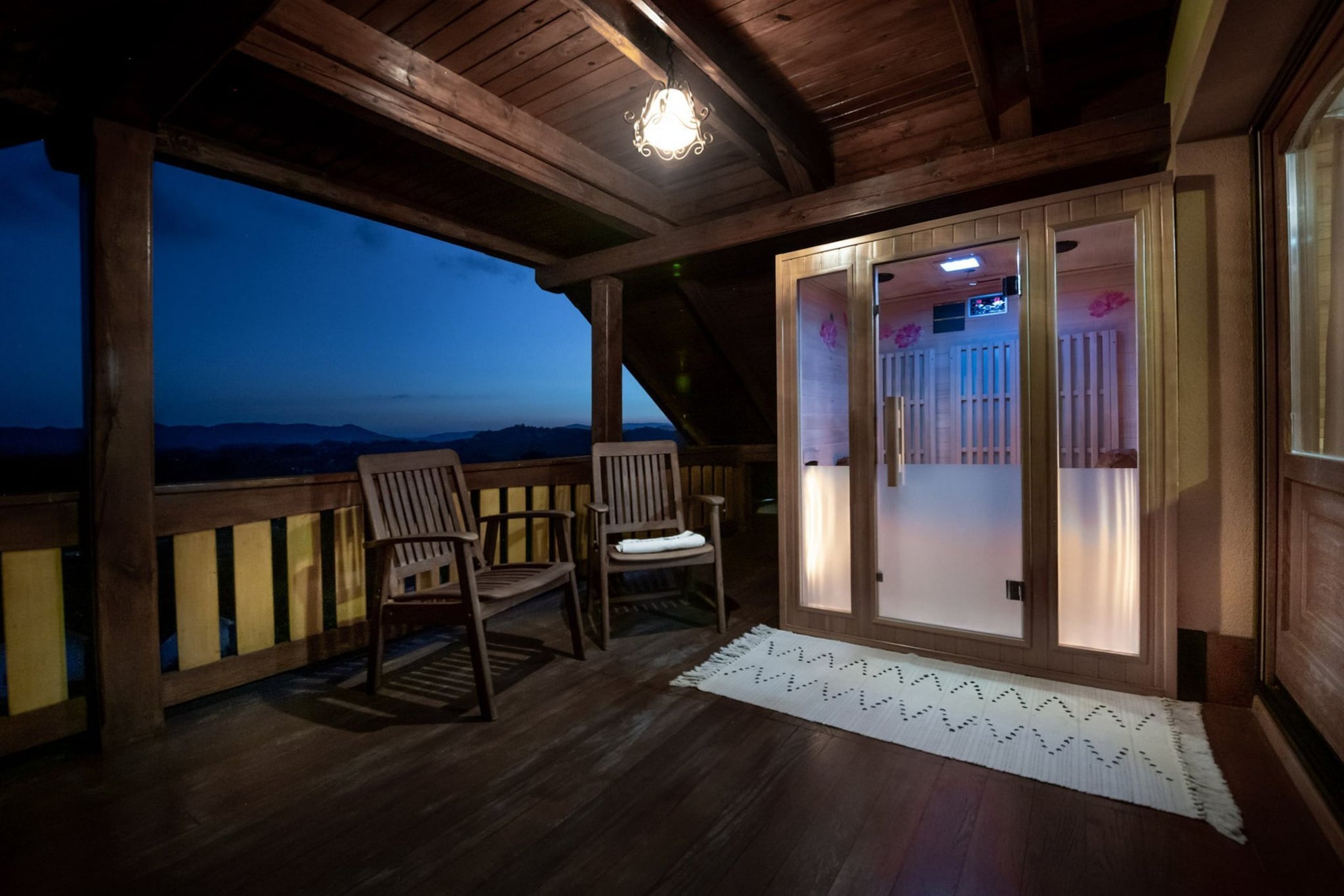 Vivid Hillside Country House with Hot-Tub and Sauna - Two Bedroom Country House-Terrasbalkon