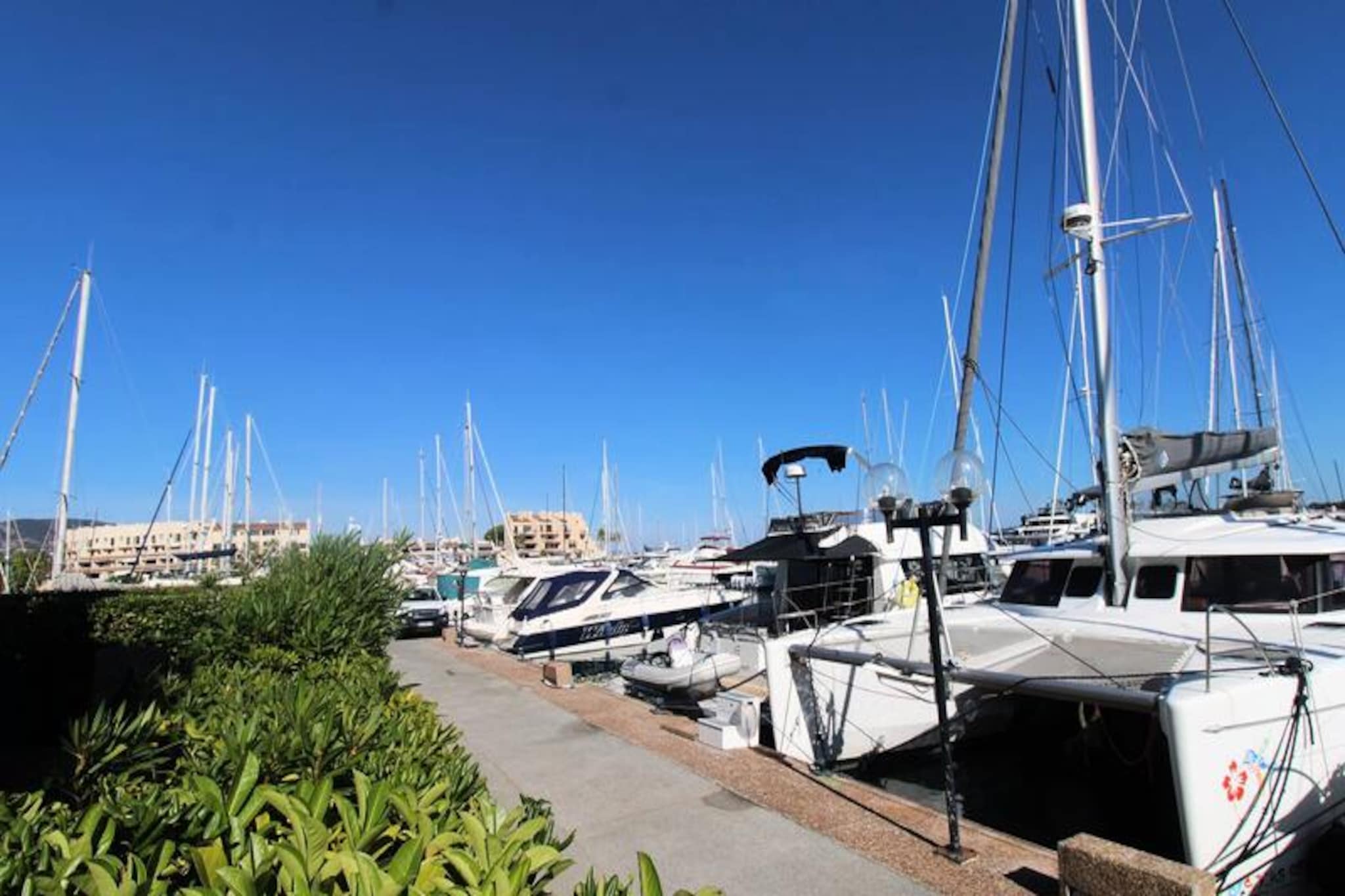 This ground-floor apartment, ideal for up to six guests, features a bedroom with a double bed, an entrance area with two bunk beds, and a spacious living room with a double sofa bed. It includes a modern bathroom with a walk-in shower, a separate toilet, and is pet-friendly (with a fee). A security deposit and end-of-stay cleaning fee apply, with optional linen and towels available.
Situated just 600 meters from the beach and 5 km from Saint-Tropez, the apartment offers an excellent location for a seaside getaway. Nearby attractions include Sainte-Maxime (12 km) and local shops (1.5 km). The famous beaches and maritime shuttles to Saint-Tropez make exploring the region easy and enjoyable.
The apartment is fully equipped with a washer dryer, dishwasher, oven, microwave, and refrigerator. A coffee maker, flat-screen TV, and air conditioning provide added comfort. The large southwest-facing terrace offers beautiful views of the Marina and Gulf of Saint-Tropez, ideal for outdoor meals. In summer, guests can access a nearby swimming pool with lifeguard supervision.