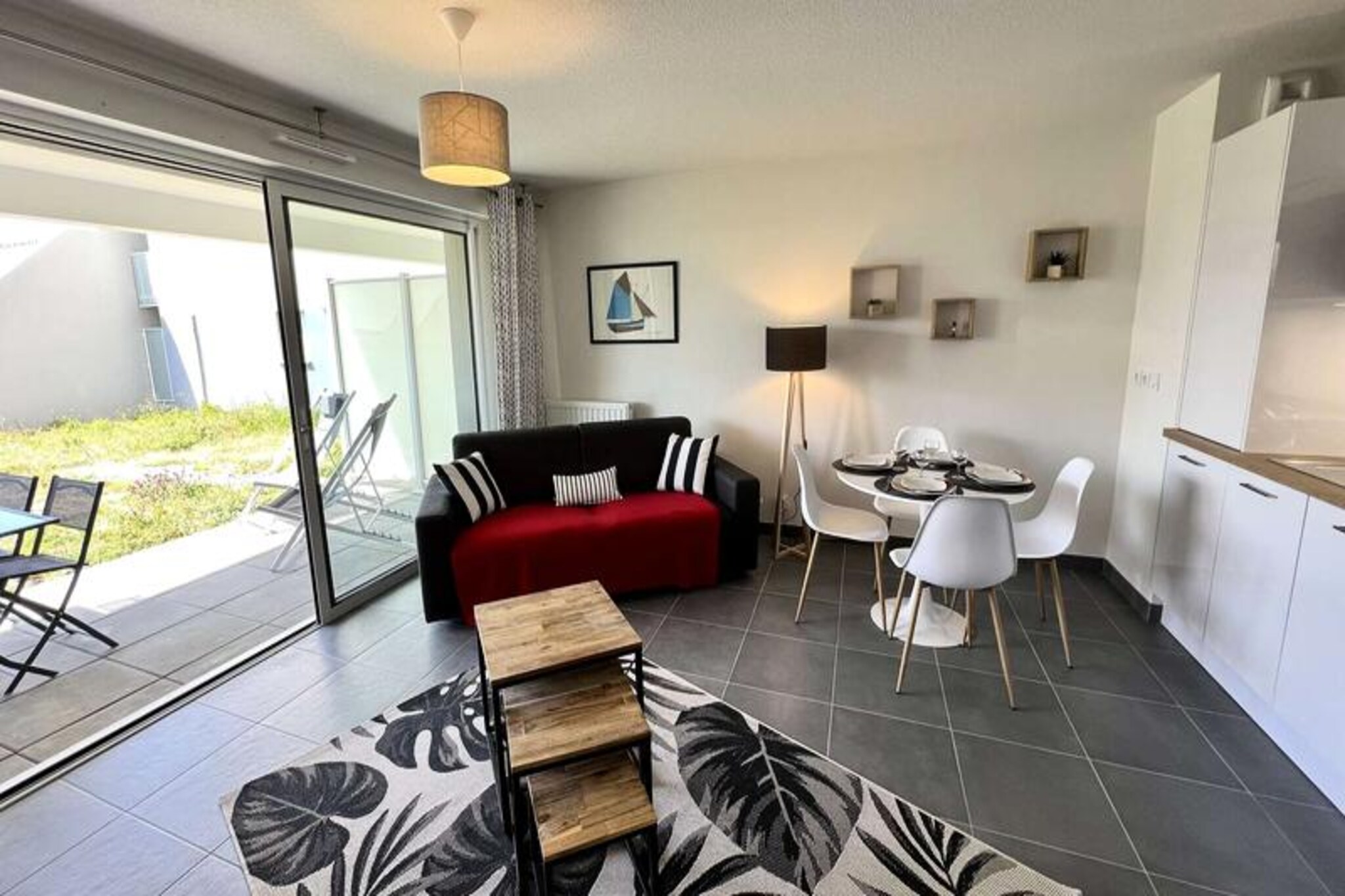 2 Rooms for 4 People