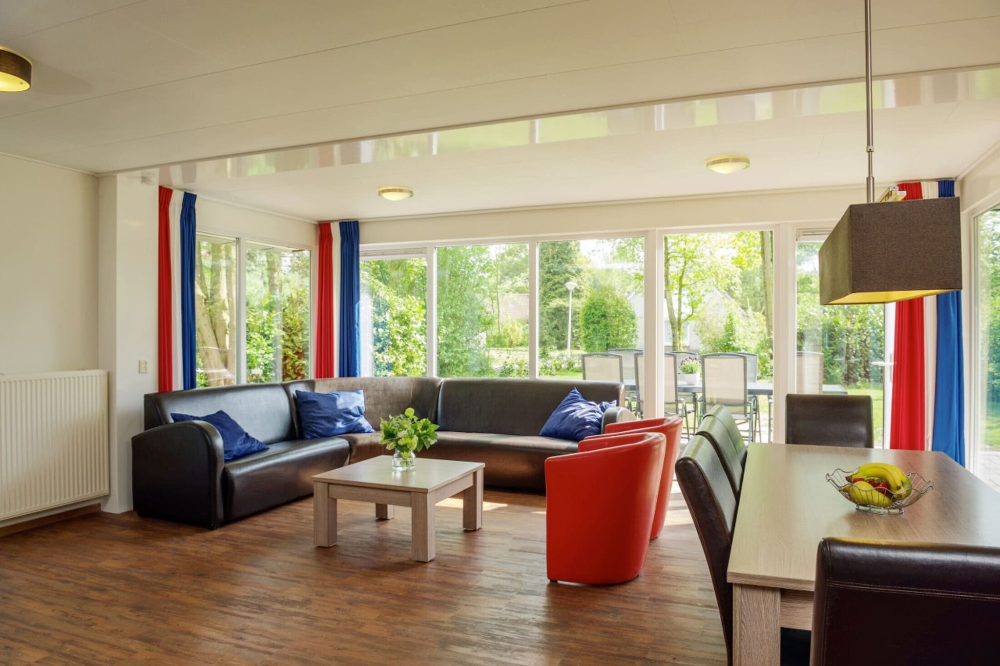 Discover the charm of this premium holiday home in Scherpenzeel, offering a spacious 133 m² of luxurious comfort. Ideal for families or small groups, the detached property features three stylish bedrooms with twin boxspring beds (90x200 cm), ensuring a restful night's sleep. With two well-appointed bathrooms and a separate toilet, convenience is a priority throughout your stay.
Situated in the heart of the Netherlands, this property offers easy access to two renowned national parks—De Hoge Veluwe and De Utrechtse Heuvelrug—ideal for outdoor adventures. The central location also means you're just a short drive away from top attractions like Burgers Zoo (30 km), Ouwehands Zoo (22 km), and Zoo Amersfoort (18 km). Explore nearby historical sites, palaces, castles, and museums, or enjoy a day at the lake with family-friendly activities for all ages.
The living area is perfect for unwinding, with a cozy fireplace creating a warm ambiance. The home also features modern entertainment options, including a flat-screen TV, DVD player, and free Wi-Fi. The fully equipped kitchen, with a dishwasher, makes mealtimes easy and enjoyable. Central heating ensures the home remains comfortable, while the simple yet elegant interior adds to the relaxing atmosphere.