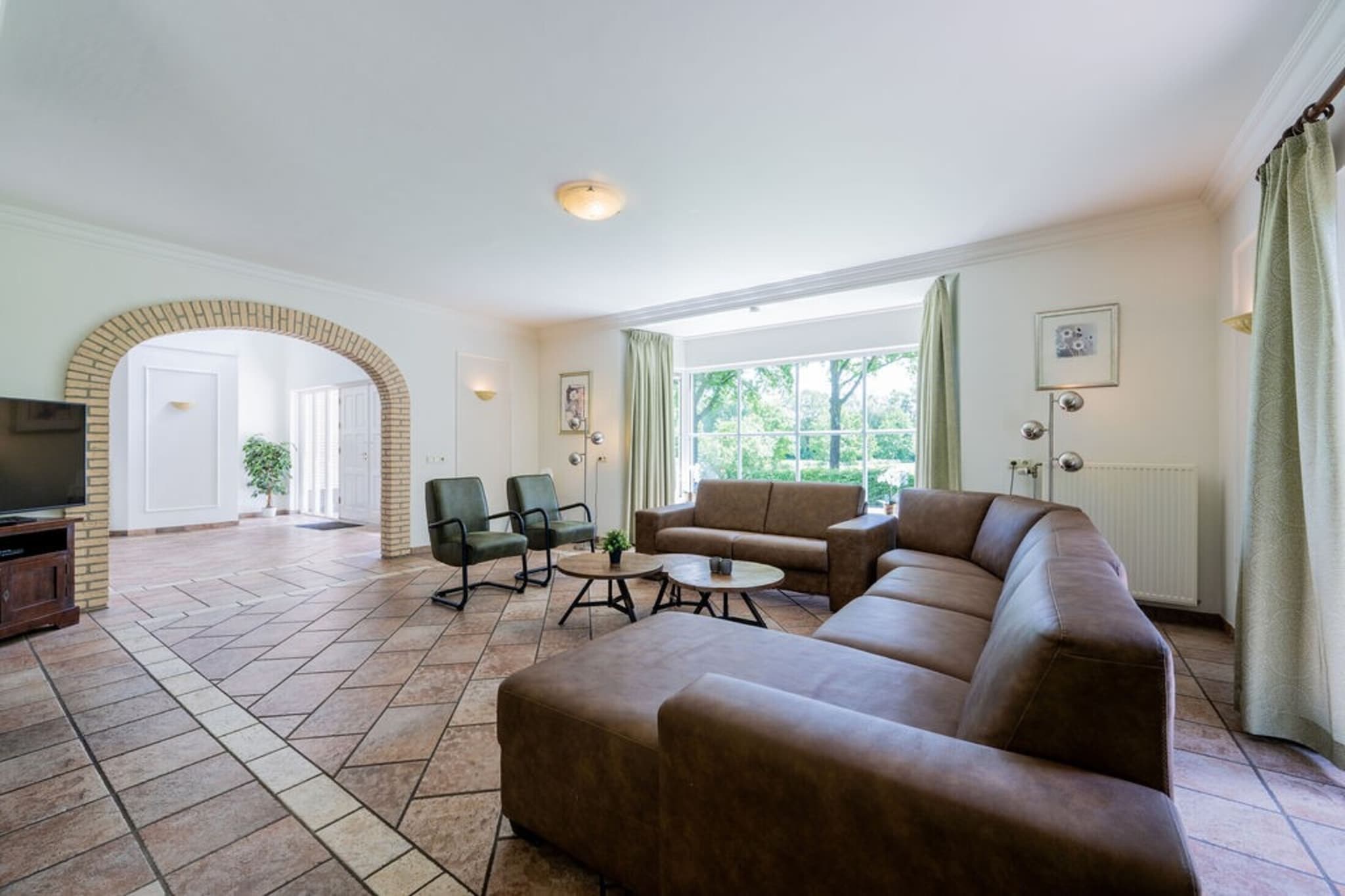 This majestic villa in Scherpenzeel offers an unforgettable family getaway. With 200 m² of space, it comfortably accommodates up to 10 guests, featuring five spacious bedrooms, each with twin boxspring beds (90x200 cm). The home’s two modern bathrooms and a separate toilet provide added convenience for large groups.
Ideally located in the heart of the Netherlands, this villa provides access to two major national parks—De Hoge Veluwe and De Utrechtse Heuvelrug—great for hiking, cycling, and wildlife exploration. Nearby attractions like Burgers Zoo (30 km), Ouwehands Zoo (22 km), and Zoo Amersfoort (18 km) promise fun for the entire family. Explore castles, museums, lakes, and historical sites just minutes from your doorstep.
The villa's living area invites relaxation, with a cozy fireplace and entertainment options including a flat-screen TV, DVD player, and Blu-ray player. The fully equipped kitchen, complete with a dishwasher, makes family meals easy. Central heating and free Wi-Fi ensure comfort throughout the home, while the simple yet tasteful interior offers a welcoming atmosphere. Step outside to the patio with partially adjusted garden furniture, perfect for enjoying the peaceful surroundings. The villa is smoke-free and offers ample privacy as a detached property, making it a serene retreat.