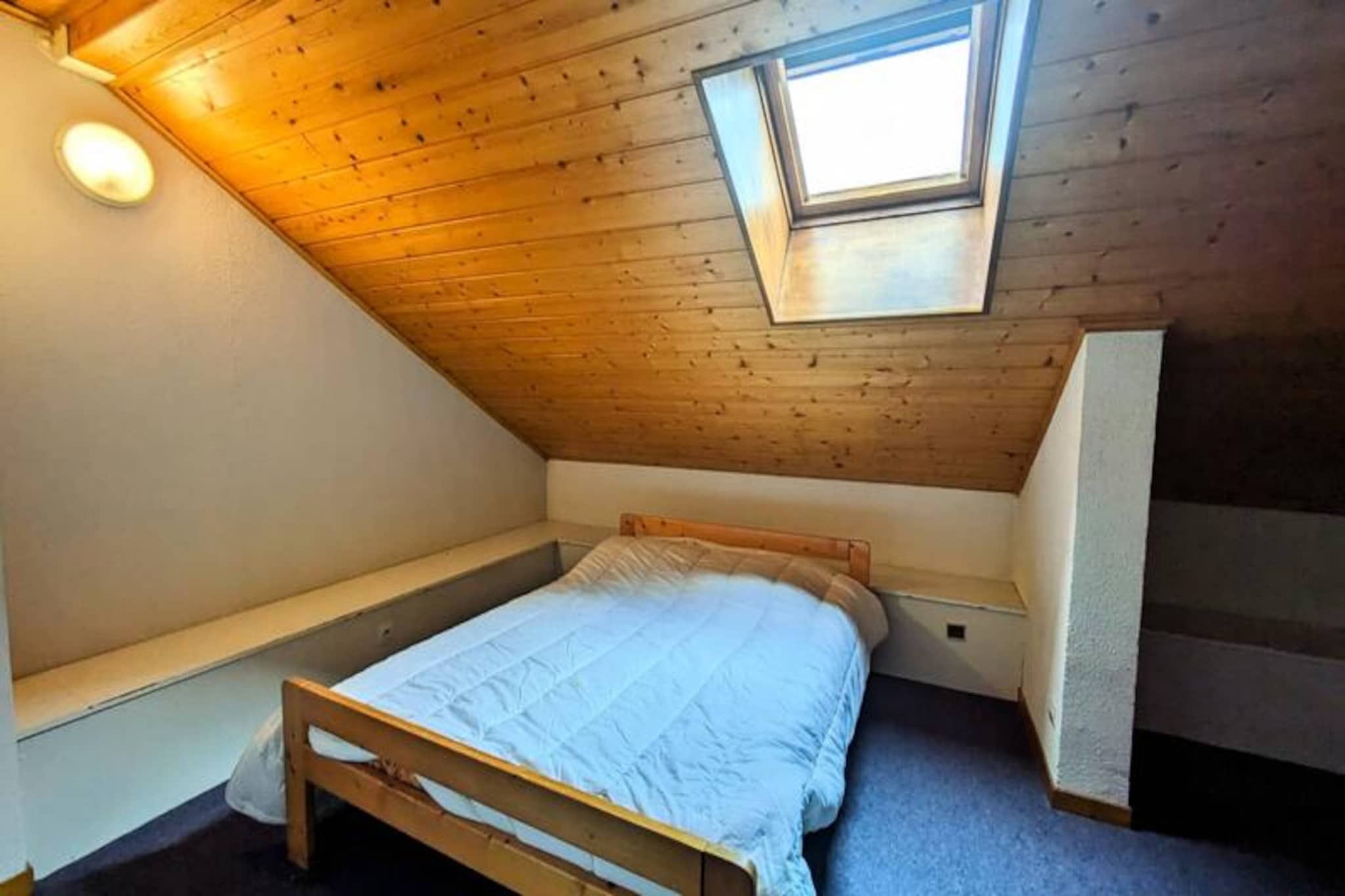 Au Centre De La Station, 6 Personnes-Image-tags.