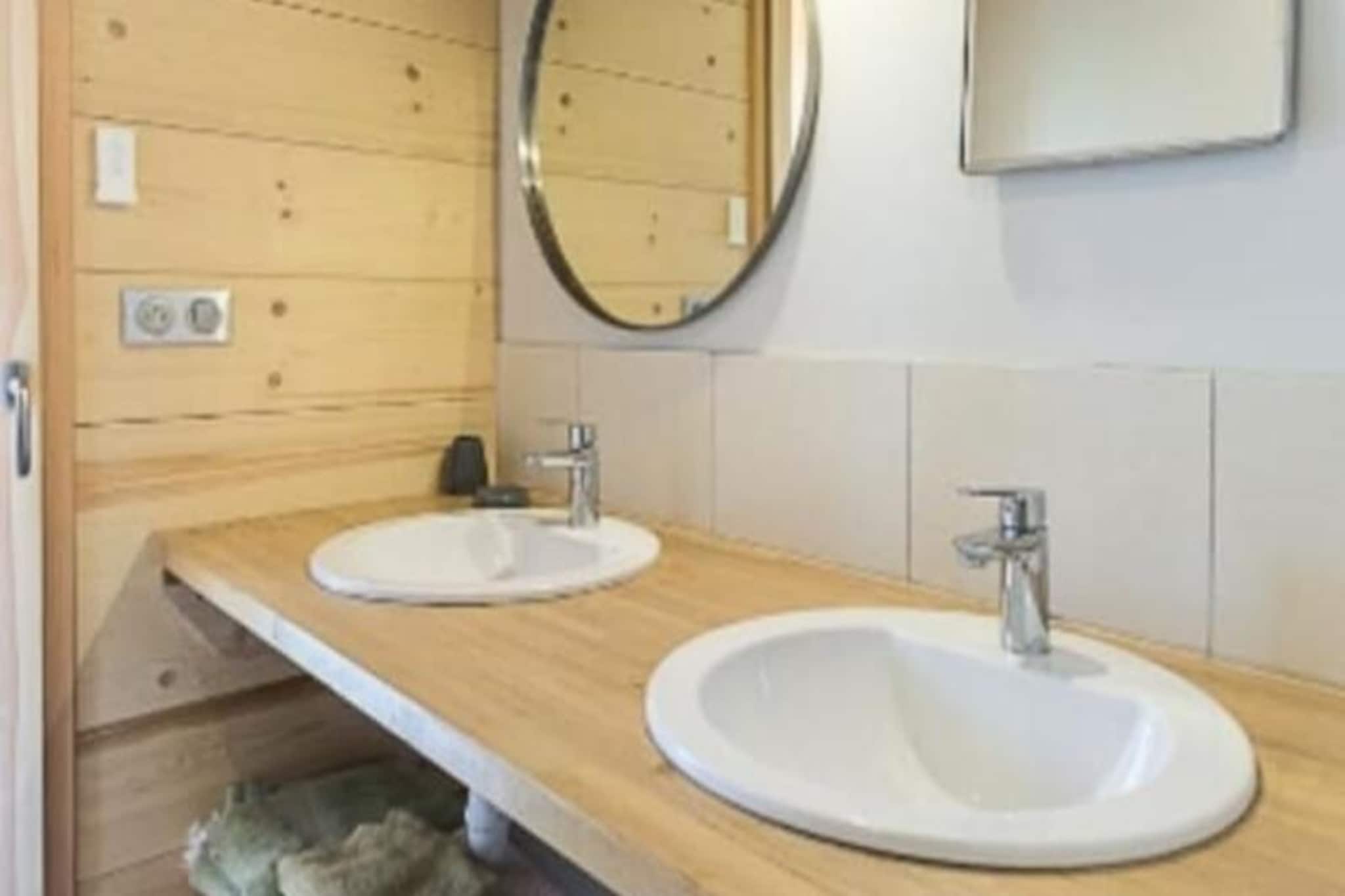 Chalet Cozy Au Cœur De La Féclaz : Séjour Authentique Et Proche Des Pistes-Image-tags.