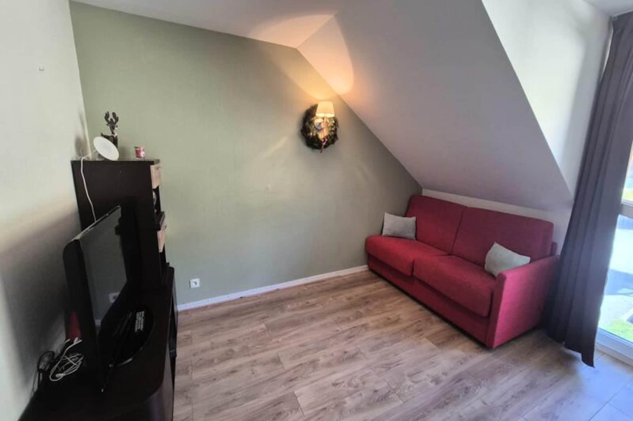 This cozy apartment is perfect for up to four people, making it an ideal choice for families or small groups. It features a spacious living room with a fully equipped kitchen, including a microwave oven, hob, dishwasher, refrigerator, and freezer. The bedroom offers a comfortable double bed and two single beds, ensuring a restful night’s sleep. A well-maintained bathroom with a bathtub provides the perfect space to relax after a day of outdoor activities. Additionally, there is a separate WC for added convenience. Pets may be allowed; please inquire for specific details.

Located just 300 meters from the slopes, this accommodation offers direct access to both skiing and hiking trails, making it a great choice for outdoor enthusiasts. The residence is situated in a picturesque mountain setting, providing easy access to nearby attractions like the Les Balcons d’Aix area. Whether you enjoy exploring the surrounding natural beauty or visiting local cafes and markets, the area offers something for everyone.

Guests can also enjoy access to the residence’s indoor swimming pool from mid-December to mid-March and during the summer. For added relaxation, a wellness area with a sauna and hammam is available for a small fee. The apartment also features a fully equipped kitchen, making it easy to prepare meals during your stay. With a combination of convenience and comfort, this apartment is a wonderful base for your mountain getaway.