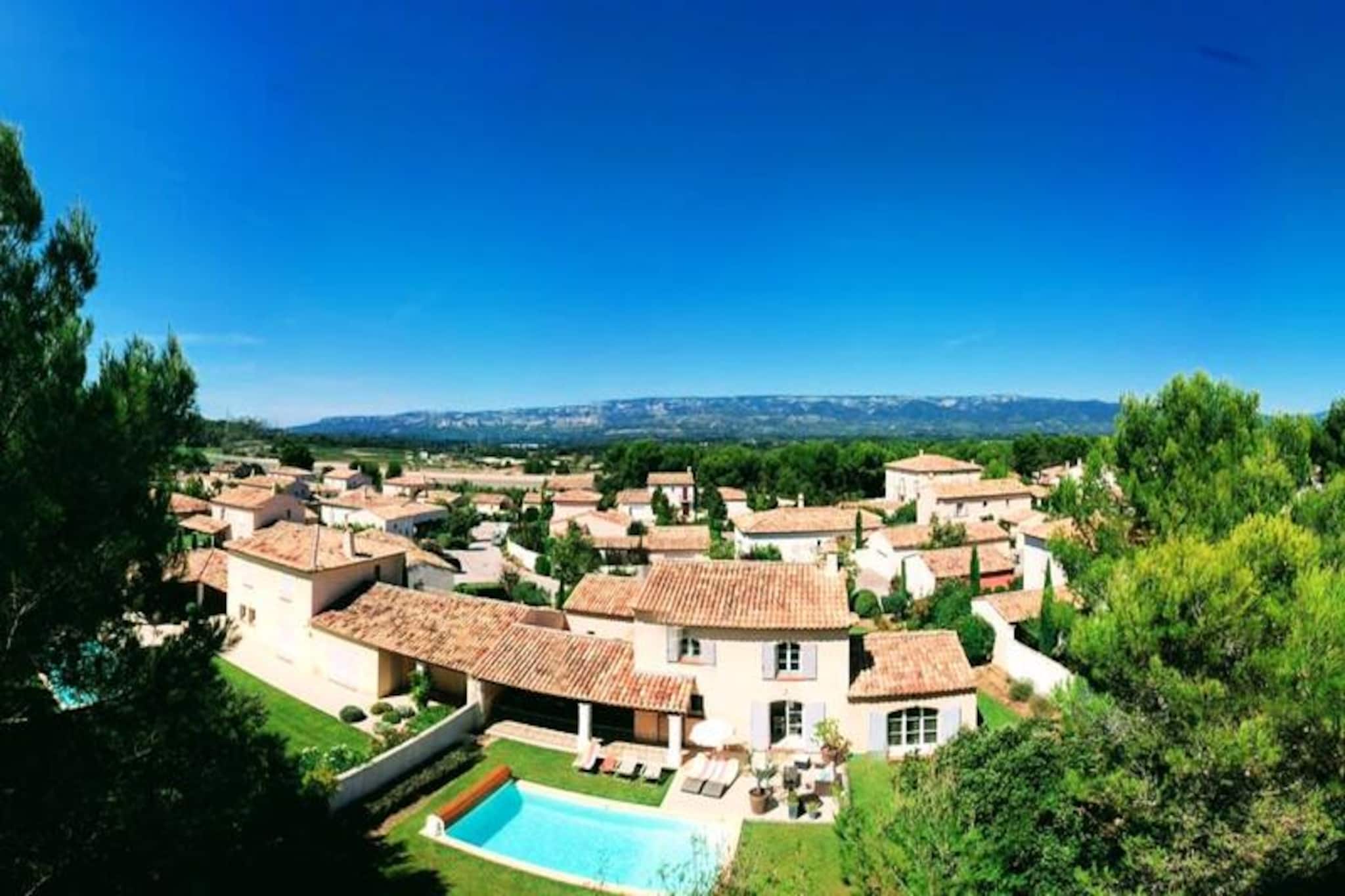 Villa with swimming pool in Provence