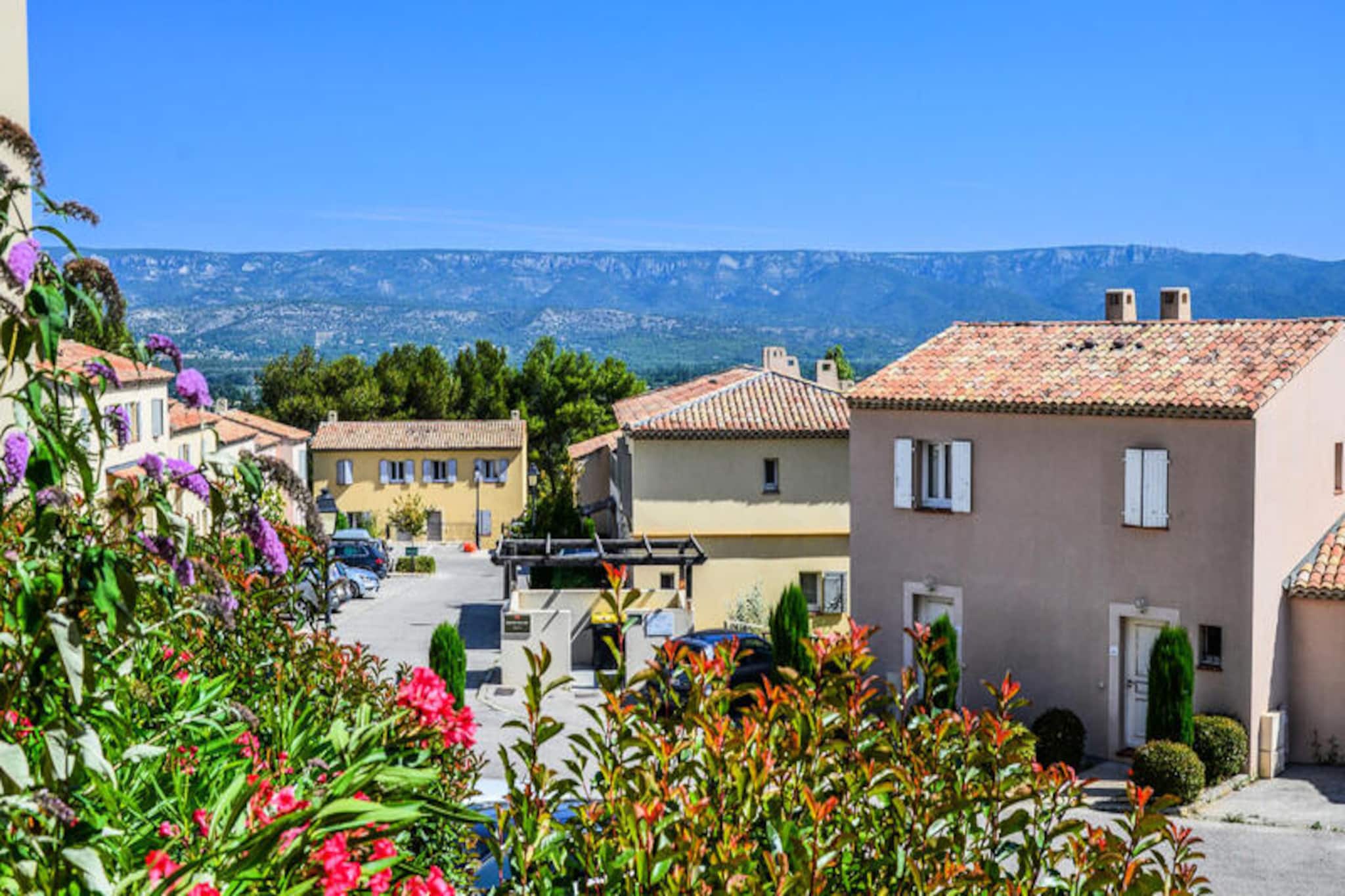 Apartment in Luberon with Pool & Golf Nearby