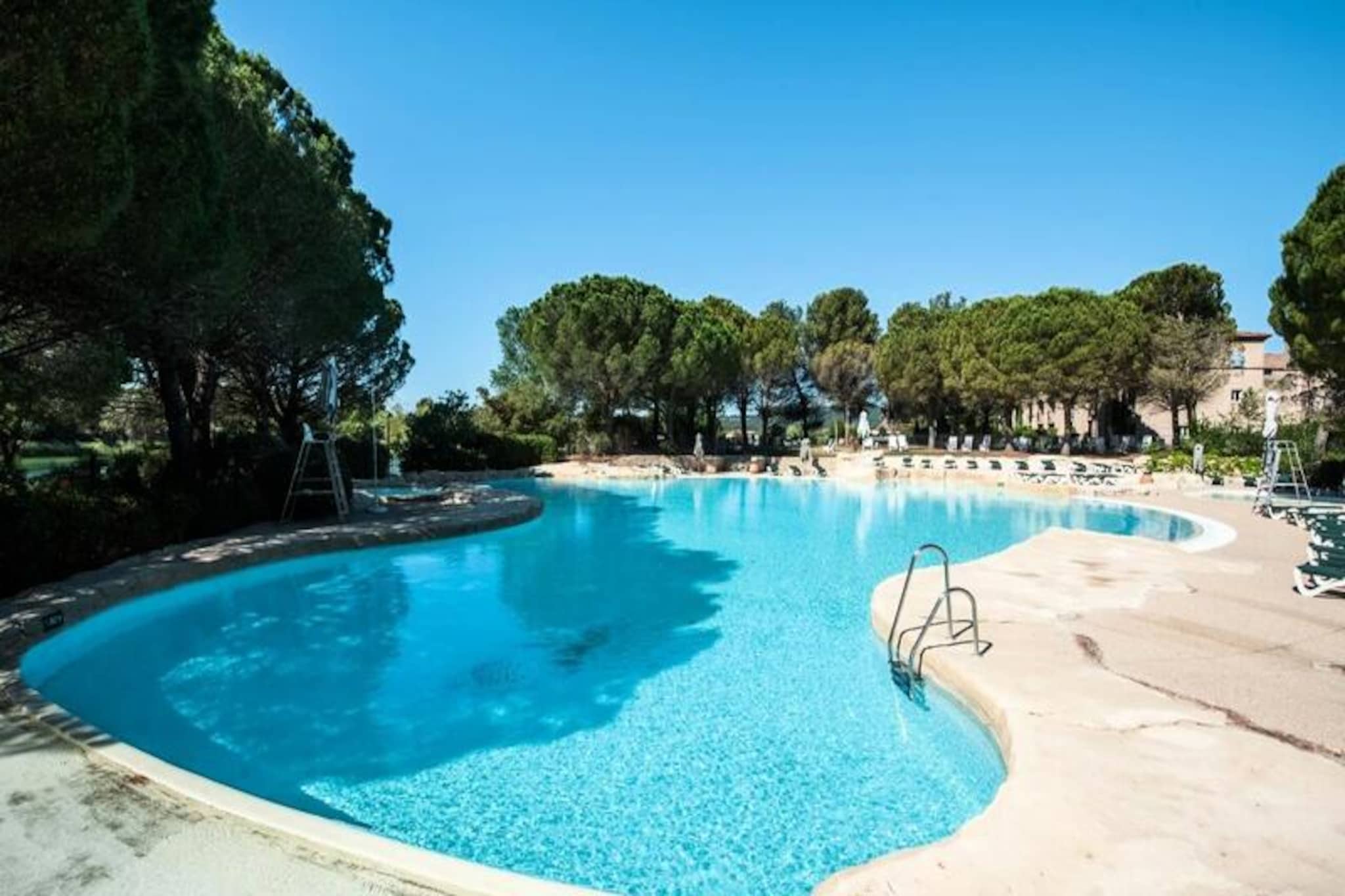 Apartment in Provence with Wave Pool & Golf