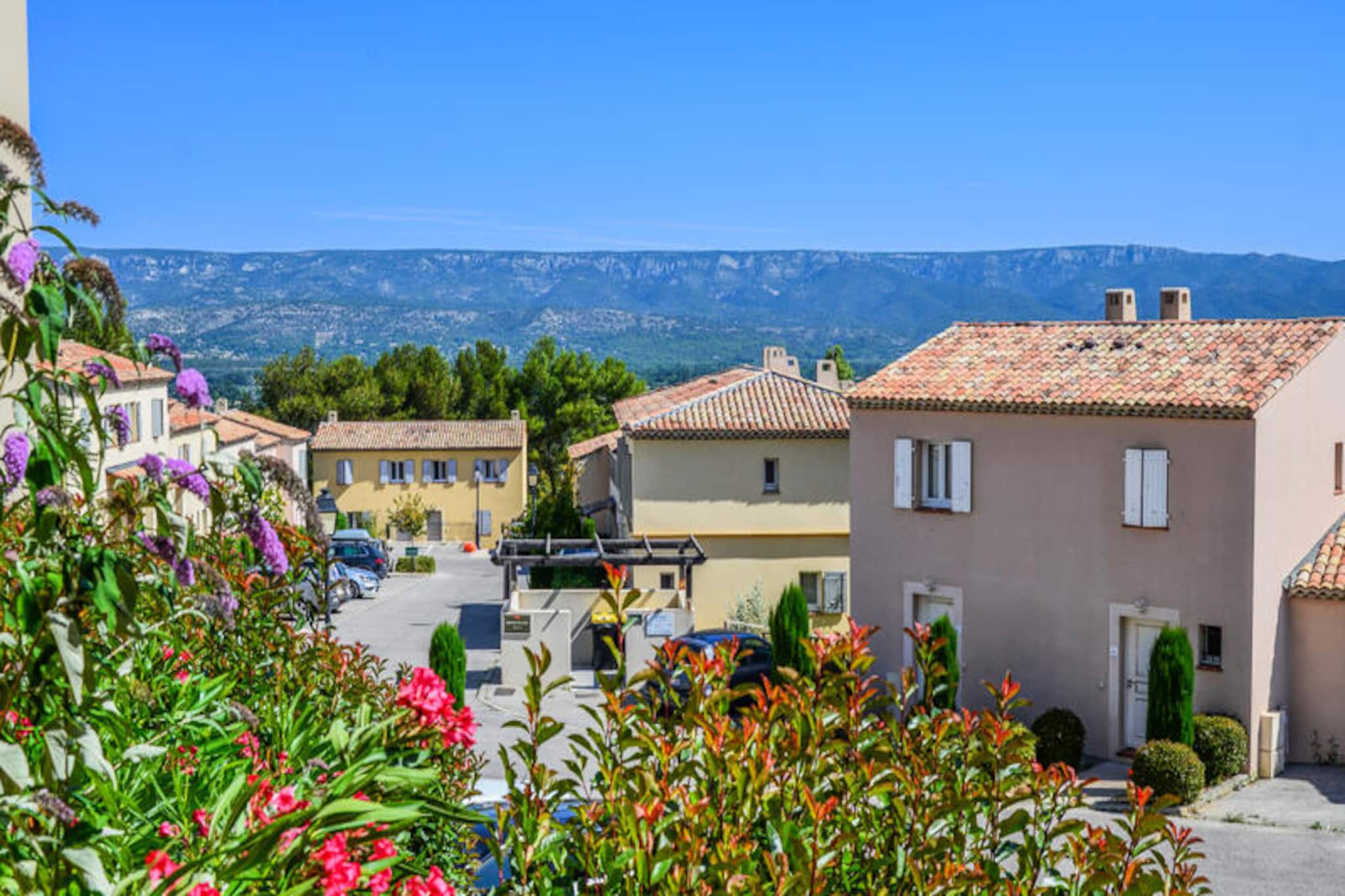 Holiday Home in Provence with Pool Access