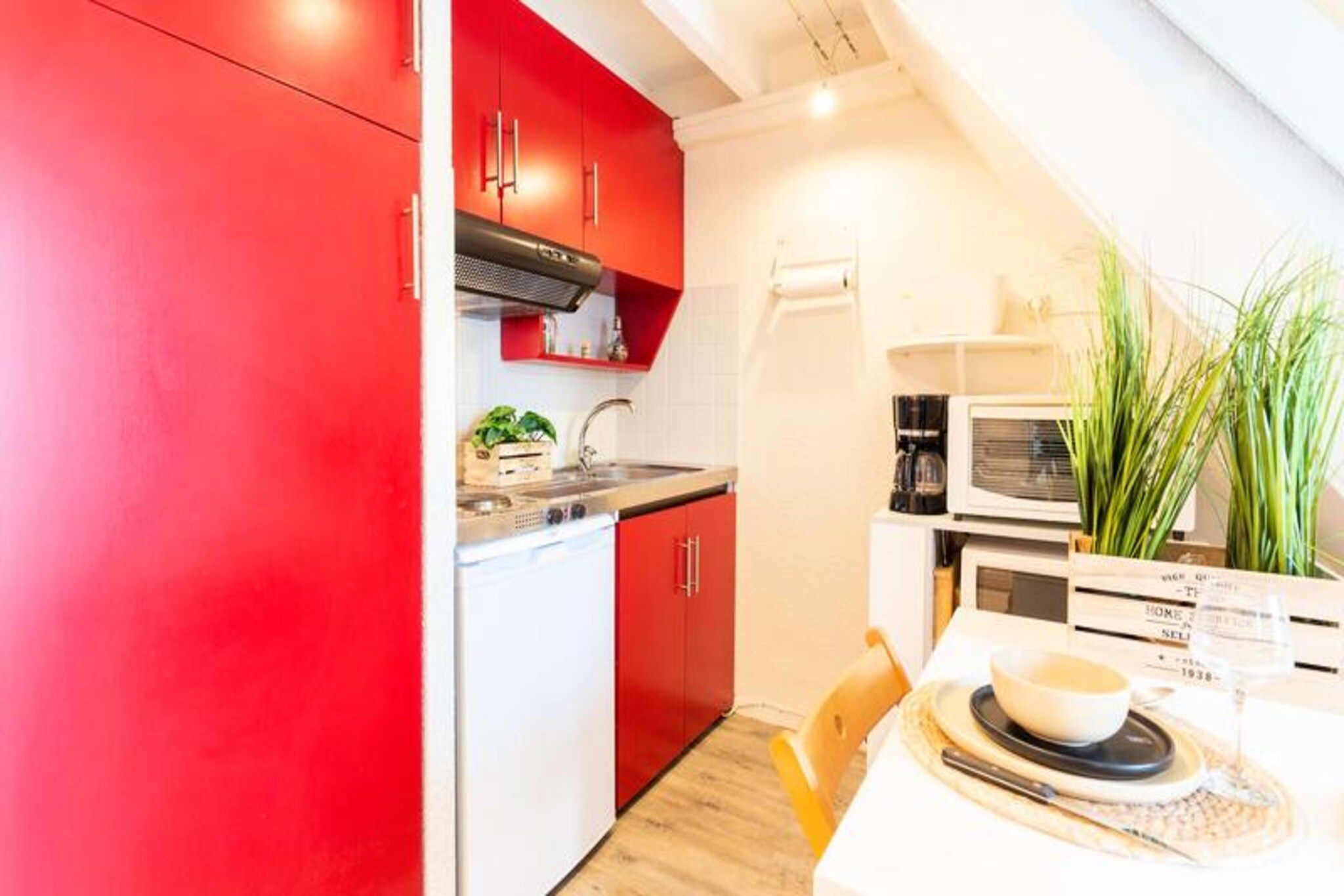 This beautiful apartment for 4 people is located in a village very close to Saint Lary. The Village is accessible by a free shuttle which passes just below the Hameau de Bellevue residence where your vacation rental is located.
Any malfunction in the common areas or common use of the residence will not give rise to any compensation.
You will find at the bottom of the residence a shuttle stop to take you free of charge to the cable car or gondola for access to the slopes
At your disposal to facilitate your stay.
Options on request: cleaning package €100/Sheet rental €12/pair
Towel kit €7/person
Wifi box rental: €7/day or €39/week (deposit €140)
Pets not accepted thank you.
After booking your vacation rental, let yourself be guided, you can:
- book your mountain activities! Snowshoeing, snowmobile outings, canyoning, mountain excursions...
All this supervised by a qualified professional!
- book your ski lift passes, which will be available when you arrive at our agency.
- reserve your ski equipment at a preferential rate.
Partners at your service: Altiservice, Sports 2000, Office des Sports, dogsitter
Heating - 1