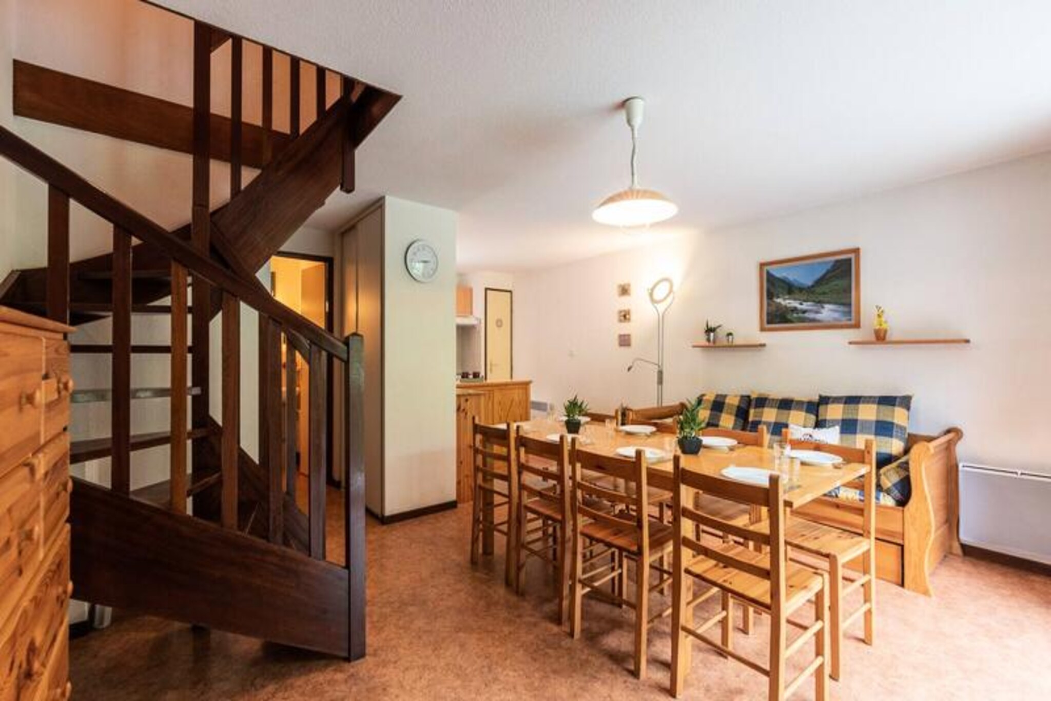 FAVORITE Rental of a SAINT LARY SOULAN apartment for 8 people.
Close to the gondola and the thermal baths, this apartment is ideally located for access to the ski slopes but also to the SENSORIA thermal spa area.
Type 4 duplex 3 bedrooms located in the residence "Le Hameau du Parc Bât C", fully equipped, it will bring you all the comfort for a stay in the MOUNTAIN, in complete serenity
Any malfunction in the common areas or common use of the residence will not give rise to any compensation.
At your disposal to facilitate your stay.
Options on request: cleaning package €200/Sheet rental €12/pair
Towel kit €7/person
WIFI box rental: €7/day or €39/week (deposit €140)
Pets not accepted thank you.
After booking your vacation rental, let yourself be guided, you can:
- book your mountain activities! Snowshoeing, snowmobile outings, canyoning, mountain excursions...
All this supervised by a qualified professional!
- book your ski lift passes, which will be available when you arrive at our agency.
- reserve your ski equipment at a preferential rate.
Partners at your disposal: ALTISERVICE, SPORT 2000 and THE SAINT LARY SPORTS OFFICE
You will discover the advantages by clicking on the “Partners” link on our website www.belles-vacances.com
Heating - 1